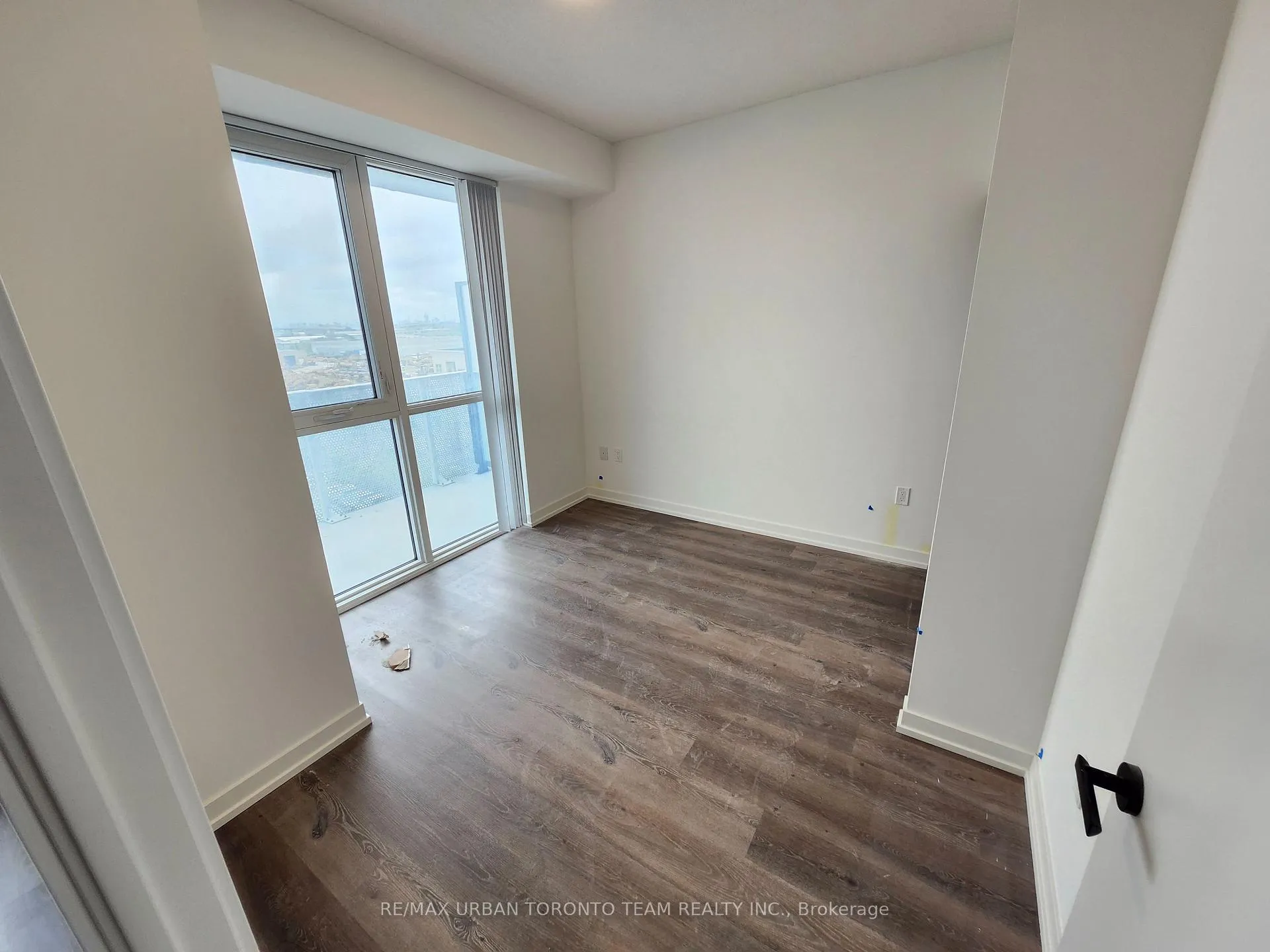 Photo 4 of Unit 907, 28 Interchange Way, Vaughan, Vaughan Corporate Centre — HOMEH