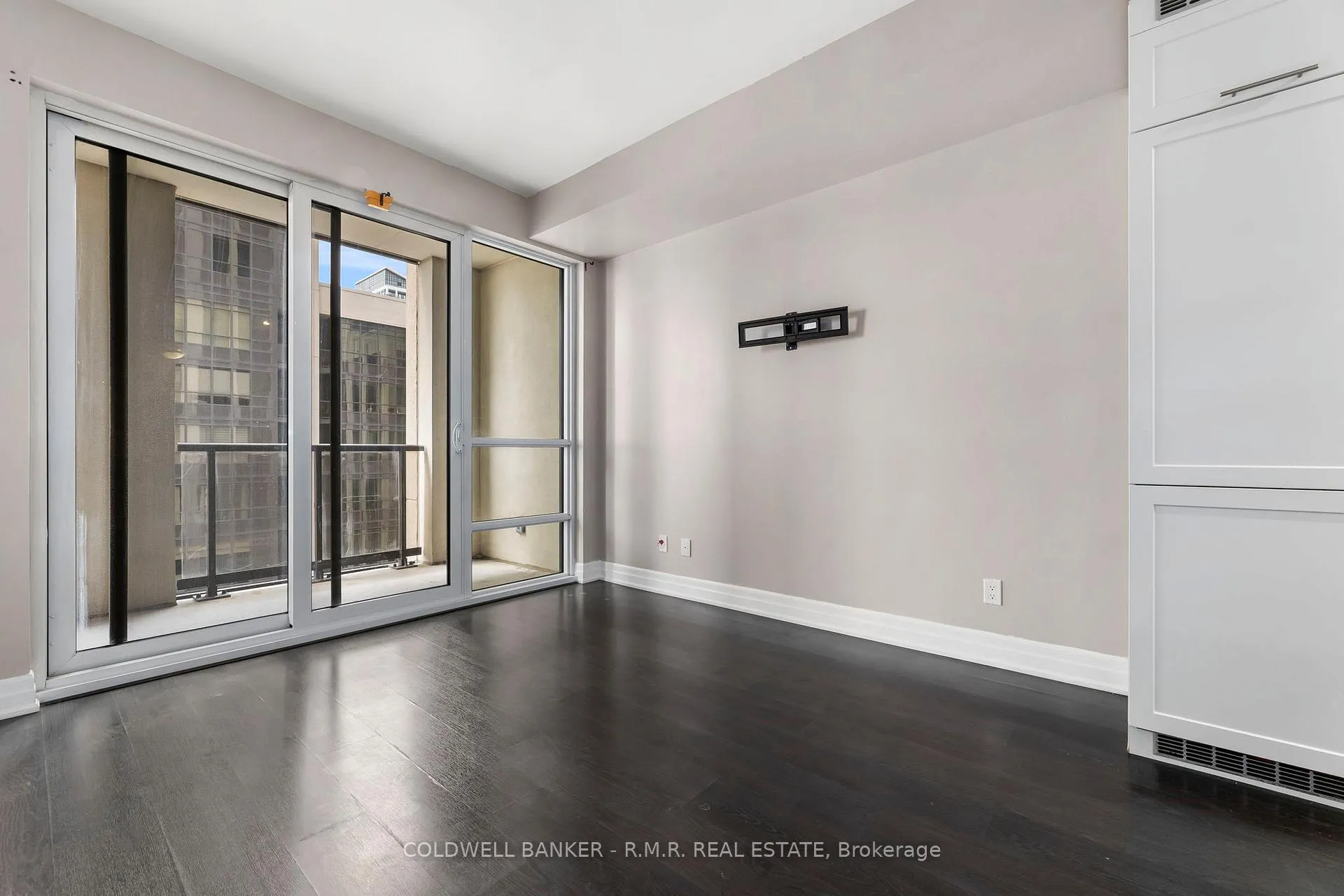Photo 3 of Unit 404, 9085 Jane Street, Vaughan, Concord — HOMEH