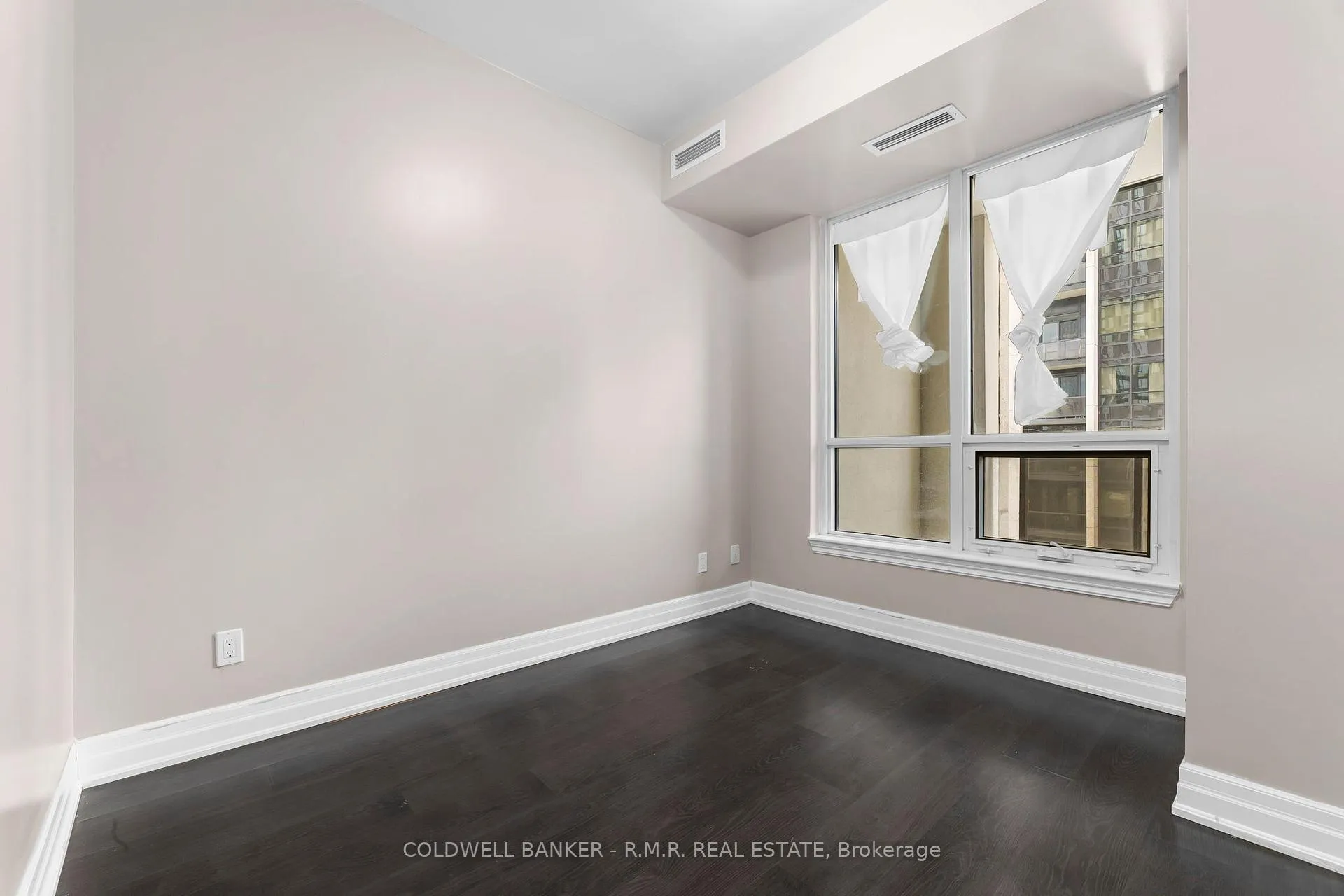 Photo 10 of Unit 404, 9085 Jane Street, Vaughan, Concord — HOMEH