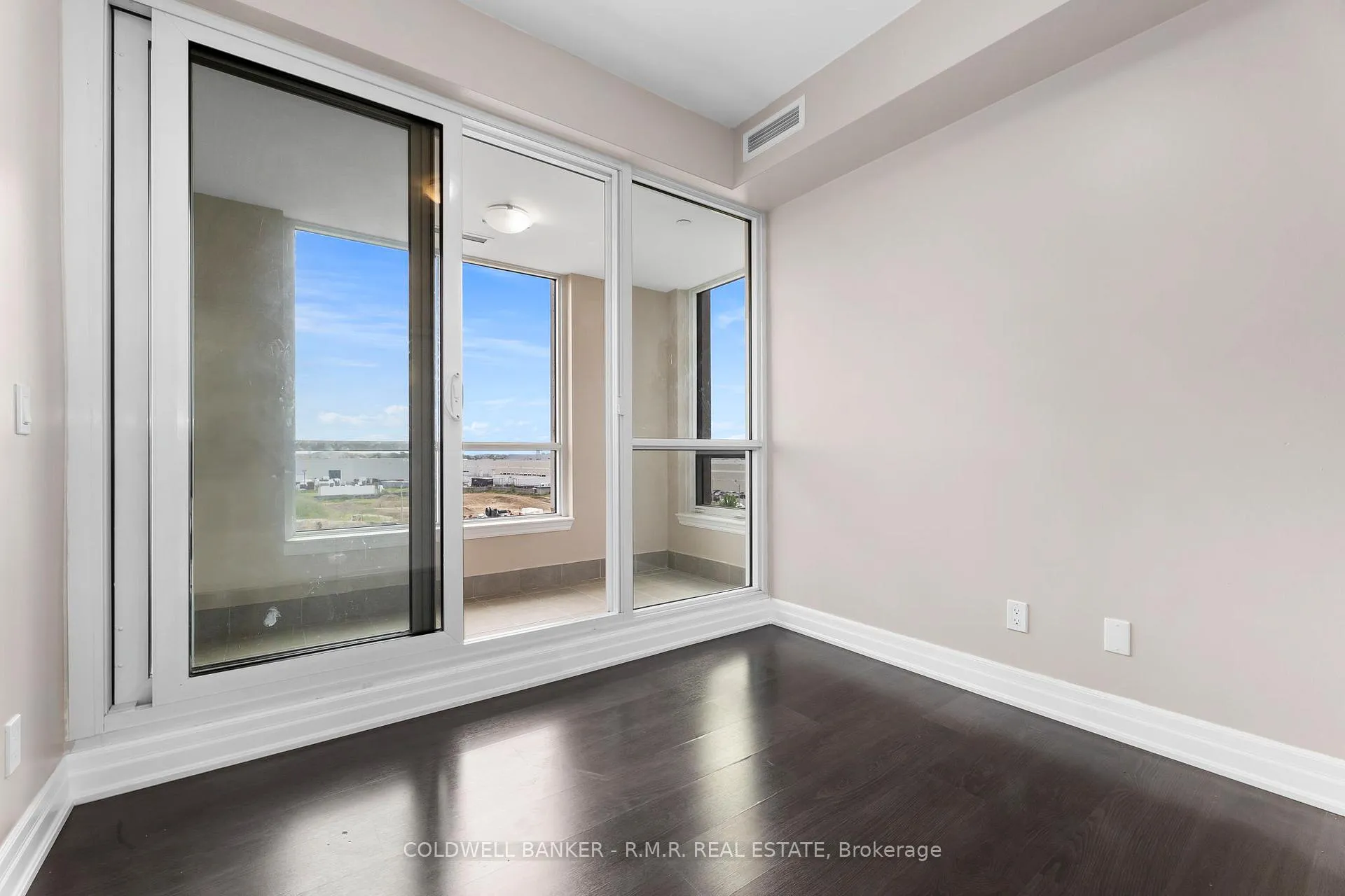 Photo 14 of Unit 404, 9085 Jane Street, Vaughan, Concord — HOMEH