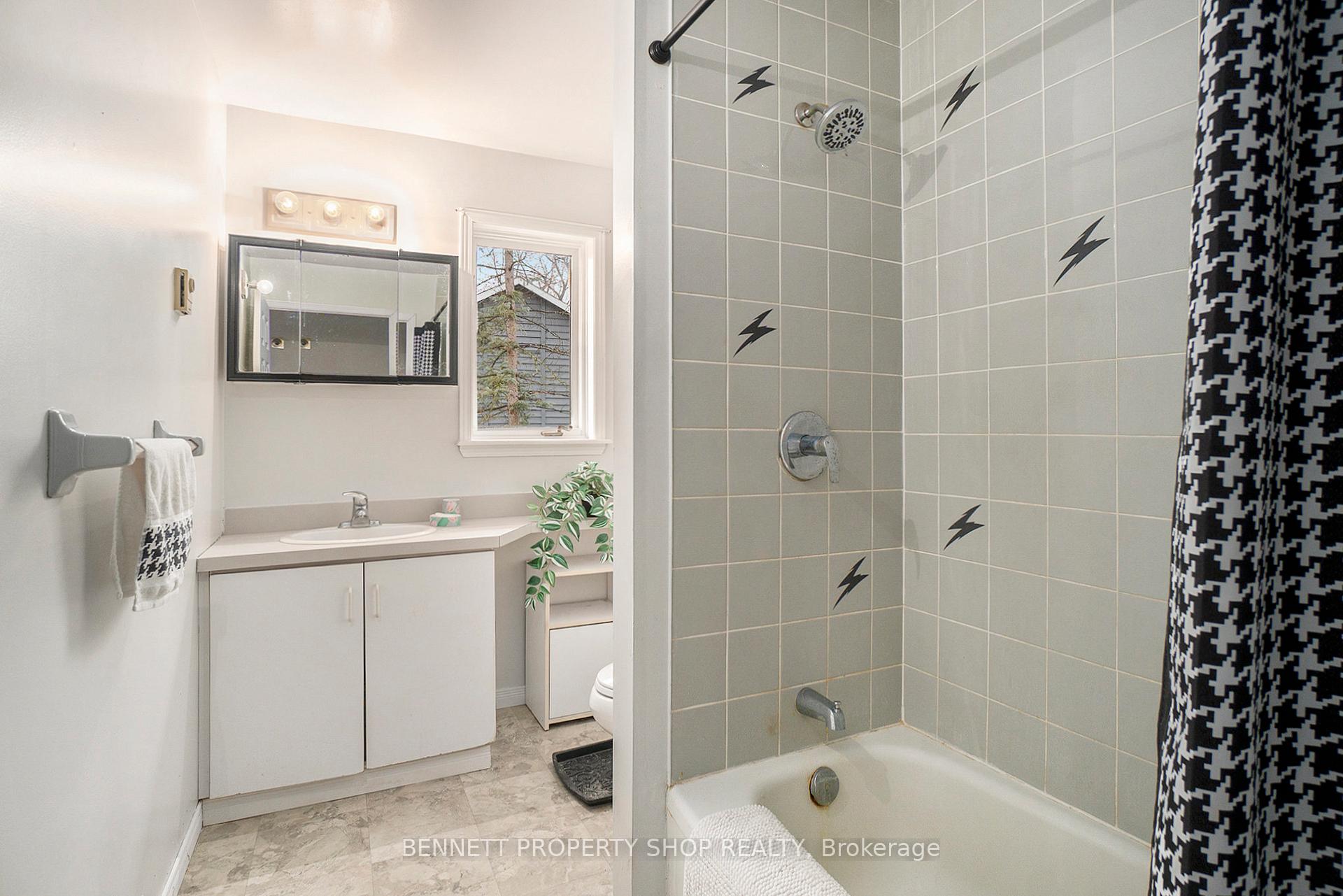 Photo 13 of 132 Woods Road, Ottawa, Constance Bay — HOMEH
