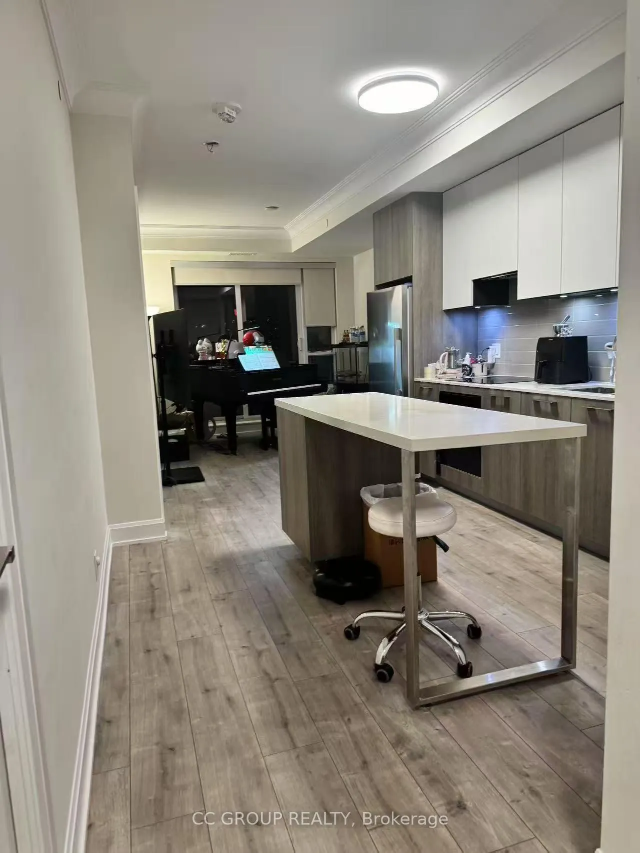 Photo 3 of Unit 806, 8 Water Walk Drive, Markham, Unionville — HOMEH