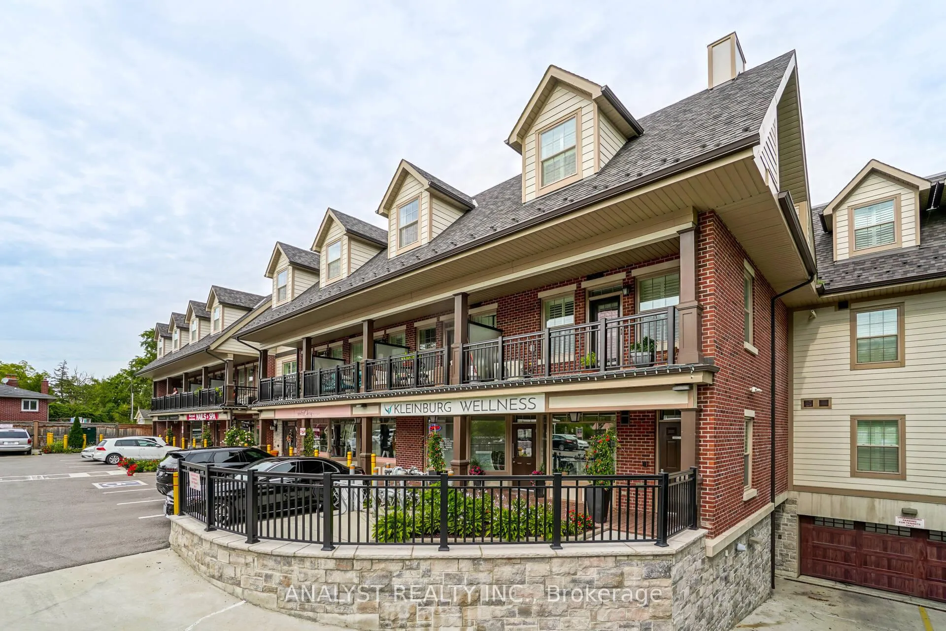 Photo 1 of 10425 Islington Avenue, Vaughan, Kleinburg — HOMEH