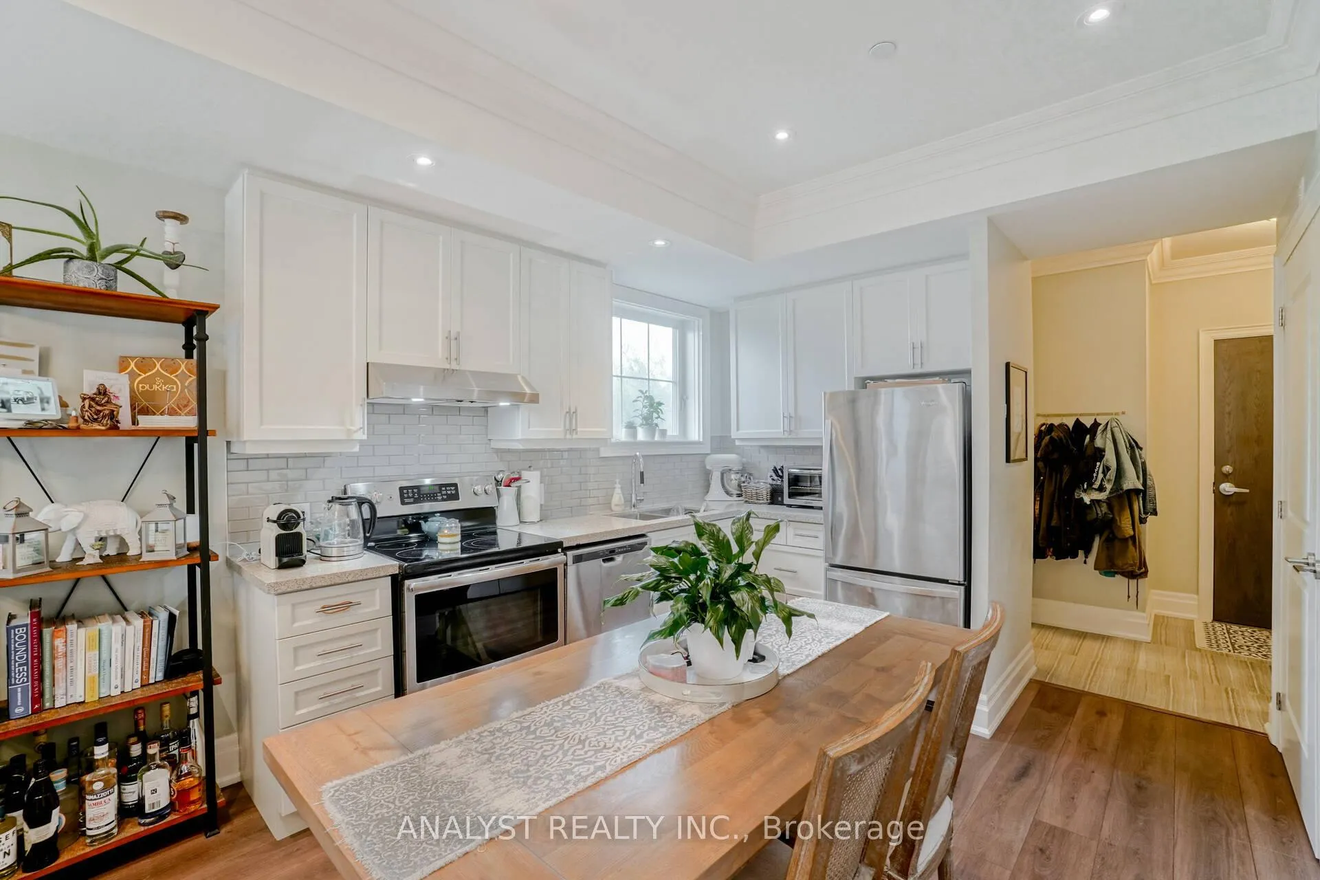 Photo 10 of 10425 Islington Avenue, Vaughan, Kleinburg — HOMEH