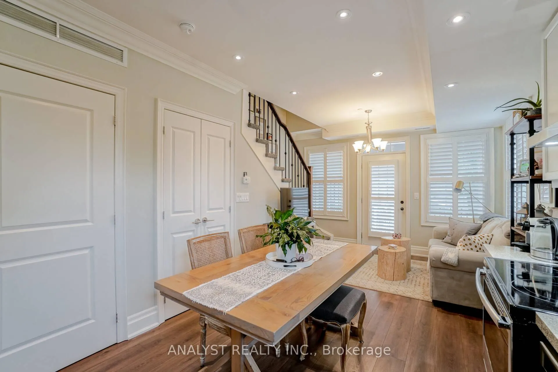Photo 11 of 10425 Islington Avenue, Vaughan, Kleinburg — HOMEH