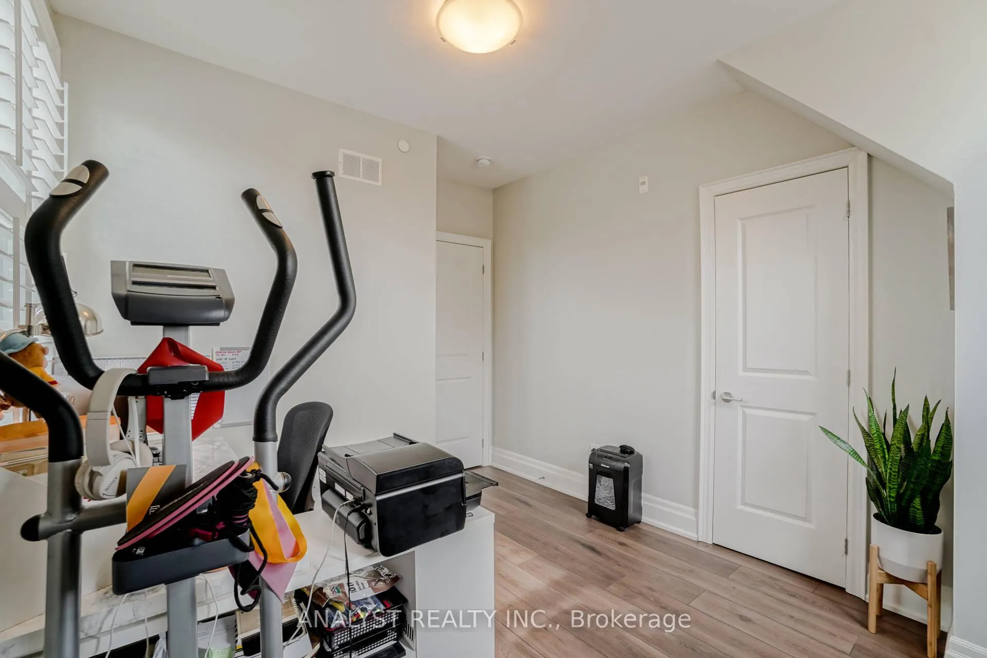 Photo 25 of 10425 Islington Avenue, Vaughan, Kleinburg — HOMEH
