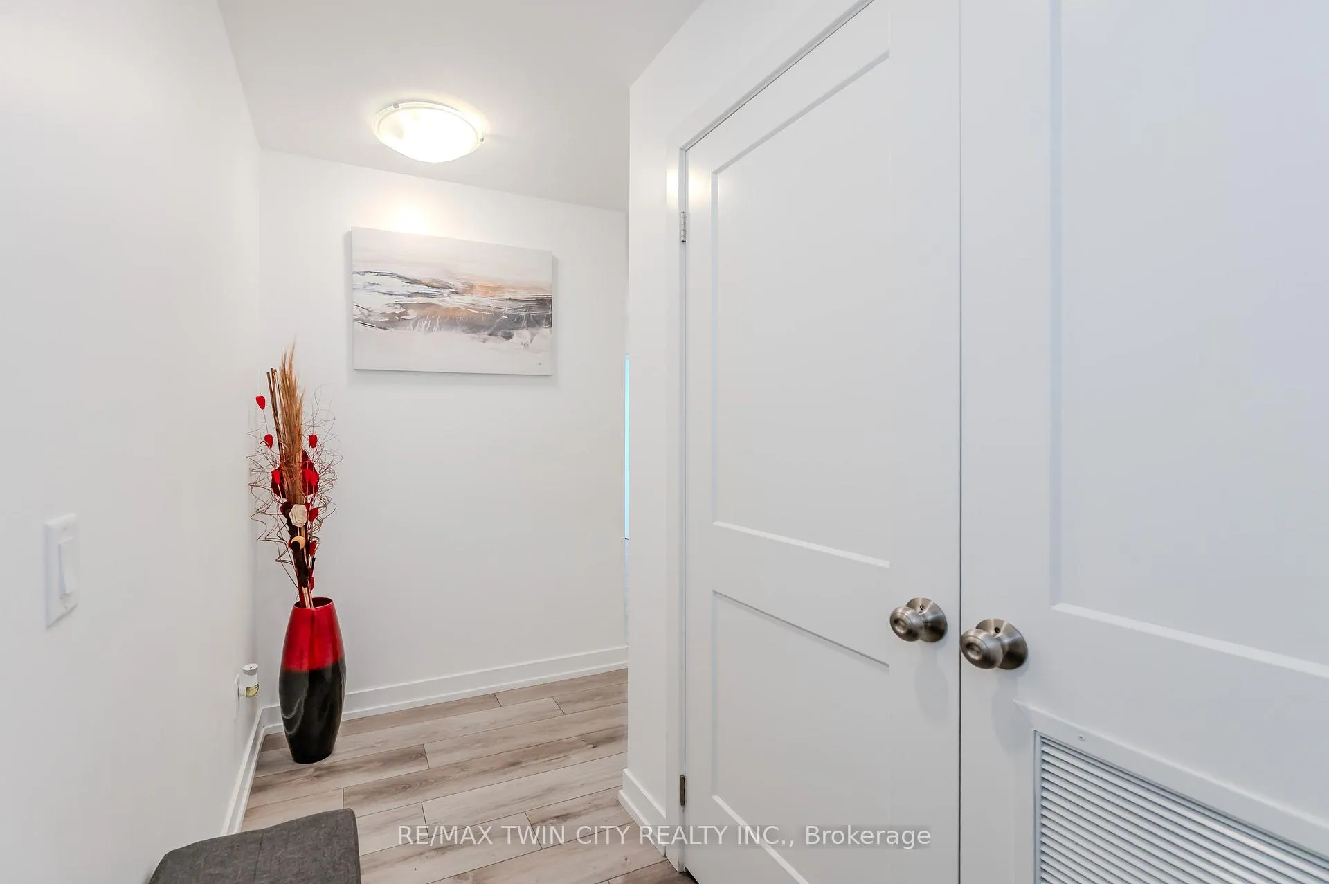 Photo 3 of Unit 414, 255 Northfield Drive E, Waterloo — HOMEH