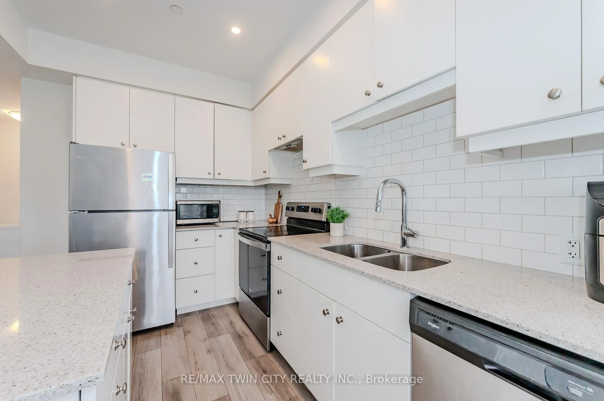 Photo 6 of Unit 414, 255 Northfield Drive E, Waterloo — HOMEH
