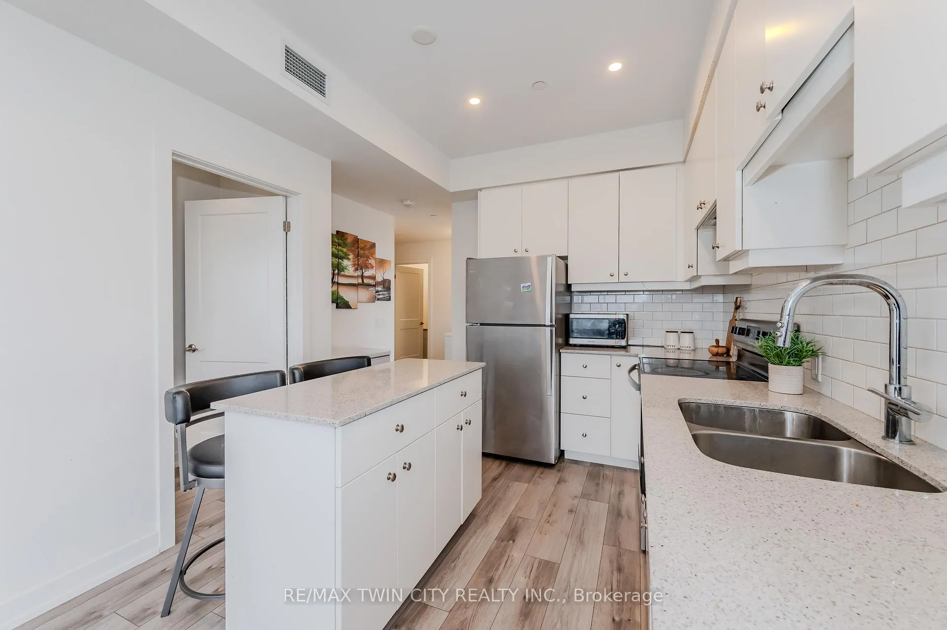 Photo 7 of Unit 414, 255 Northfield Drive E, Waterloo — HOMEH