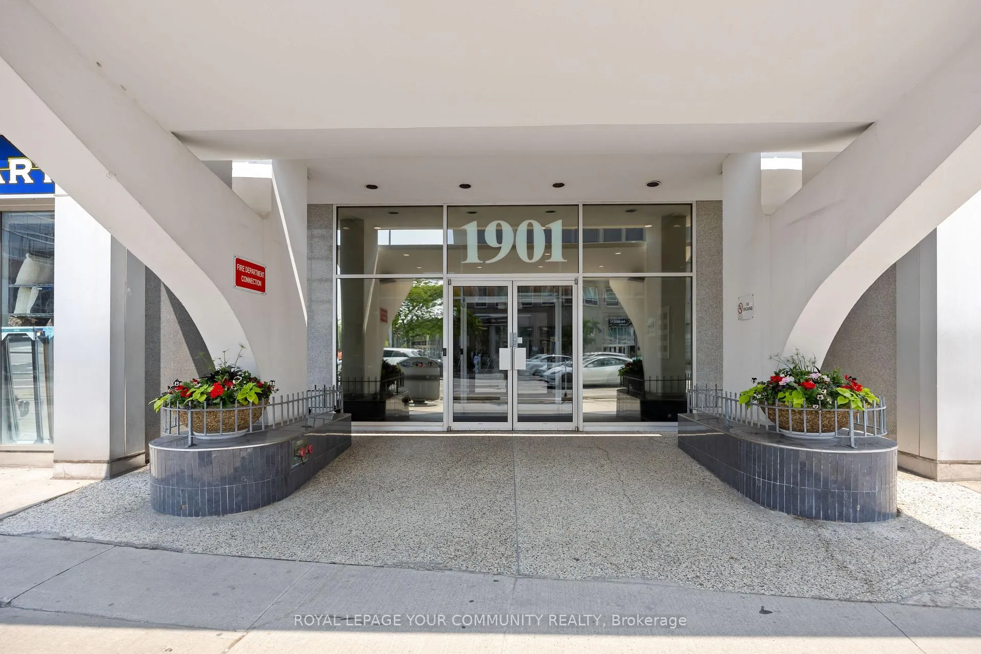Front of Unit 902, 1901 Yonge Street