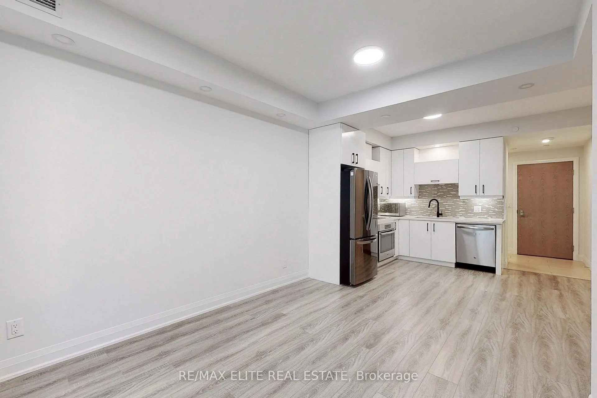 Photo 2 of Unit 101, 18 Uptown Drive, Markham, Unionville — HOMEH