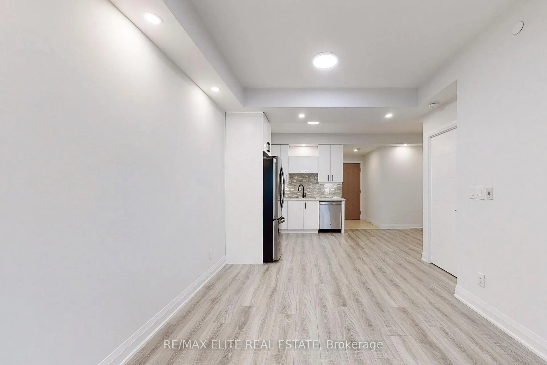 Photo 3 of Unit 101, 18 Uptown Drive, Markham, Unionville — HOMEH