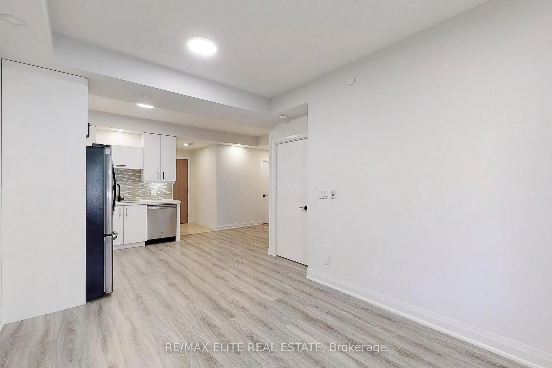 Photo 4 of Unit 101, 18 Uptown Drive, Markham, Unionville — HOMEH