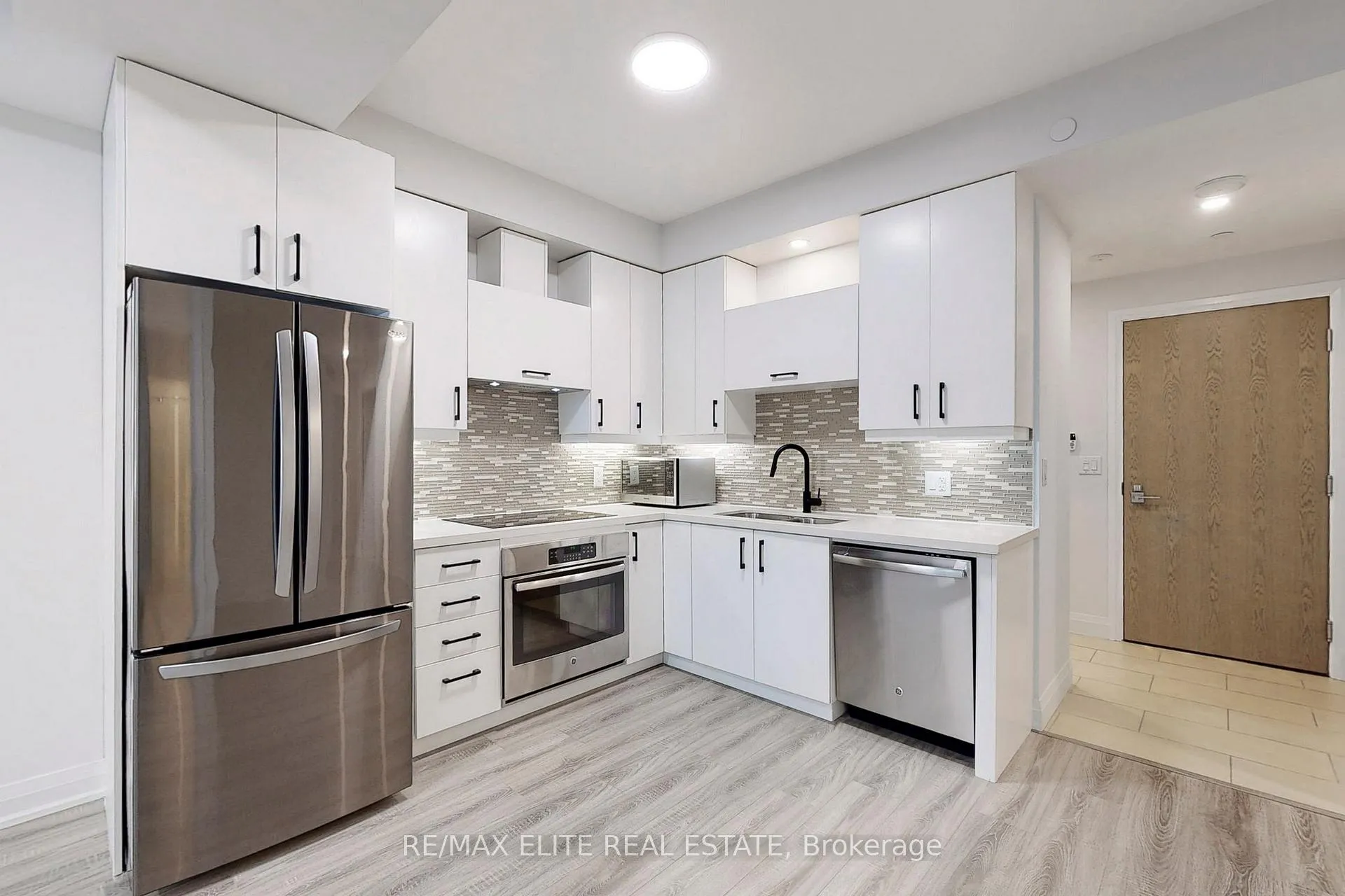 Photo 5 of Unit 101, 18 Uptown Drive, Markham, Unionville — HOMEH