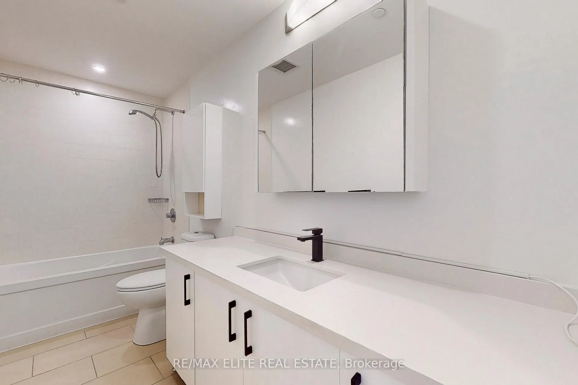 Photo 10 of Unit 101, 18 Uptown Drive, Markham, Unionville — HOMEH