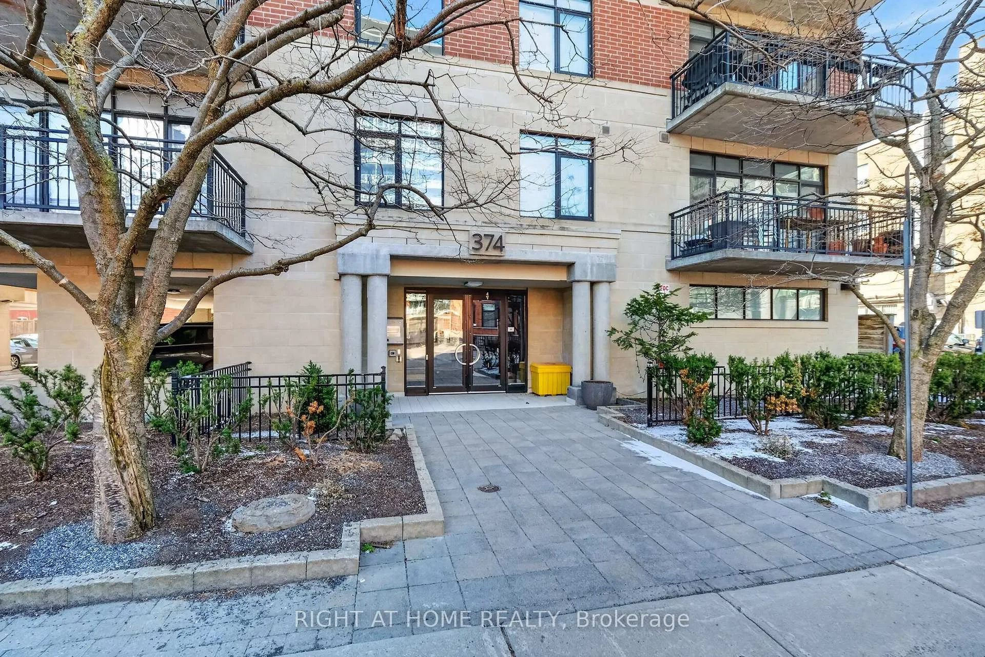 Front of Unit 901, 374 Cooper Street