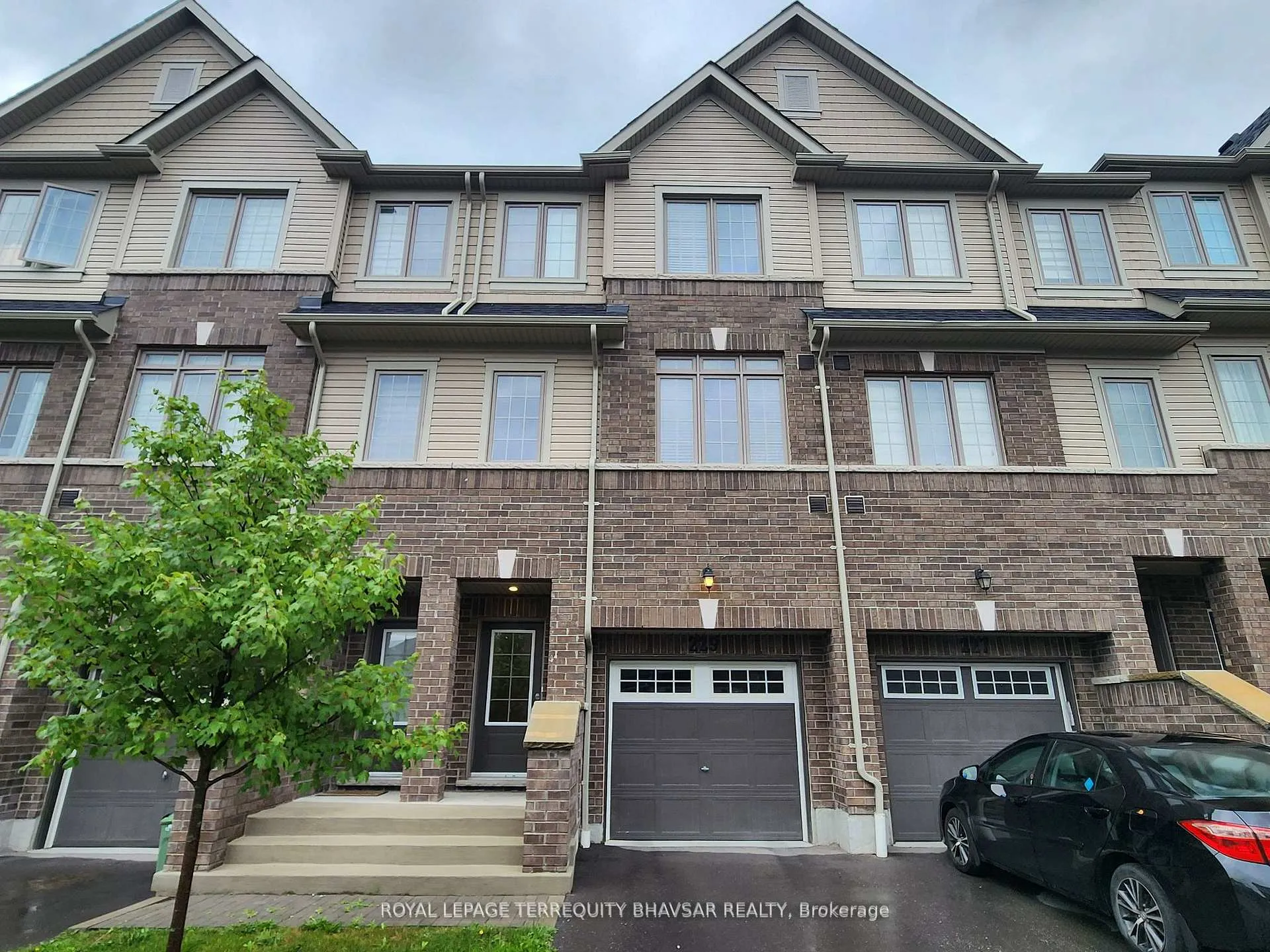 Photo 1 of 229 Danzatore Path, Oshawa, Windfields — HOMEH