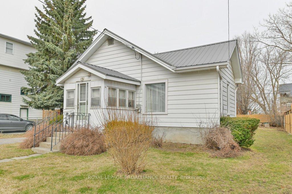 Photo 3 of 26 Burton Street, Belleville, Belleville Ward — HOMEH