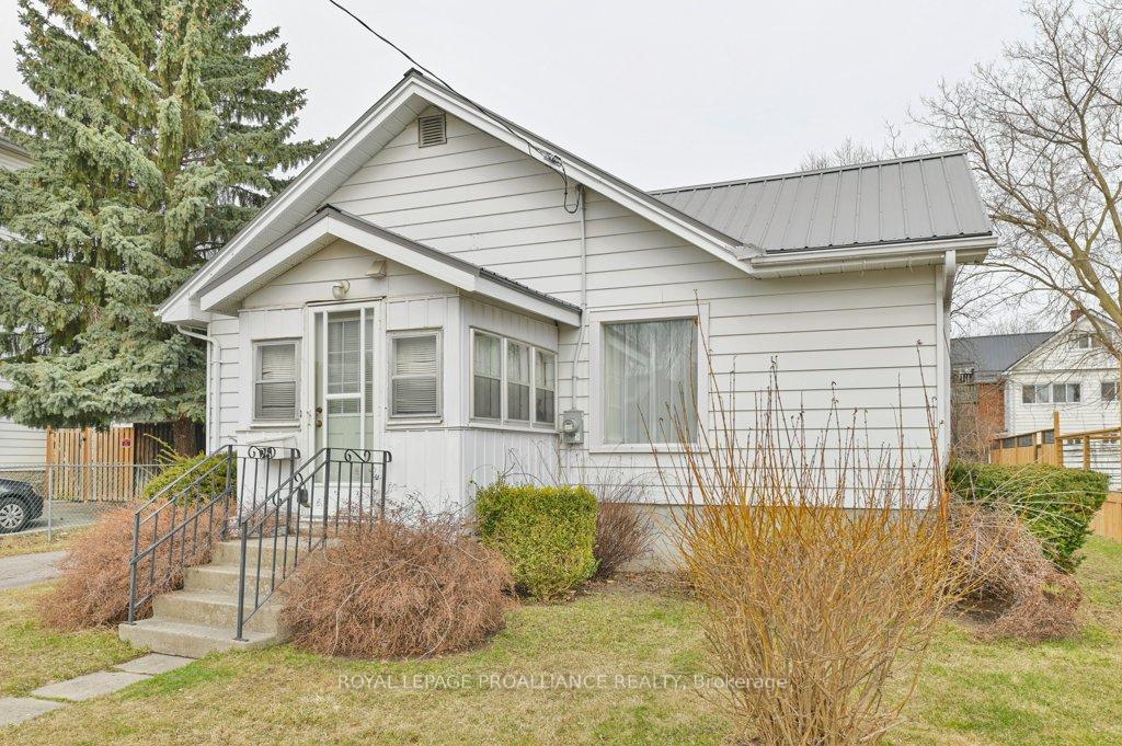 Photo 4 of 26 Burton Street, Belleville, Belleville Ward — HOMEH