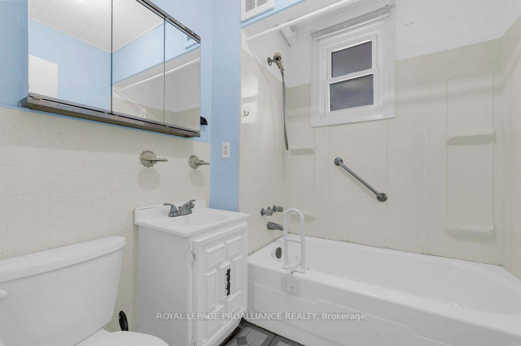 Photo 15 of 26 Burton Street, Belleville, Belleville Ward — HOMEH