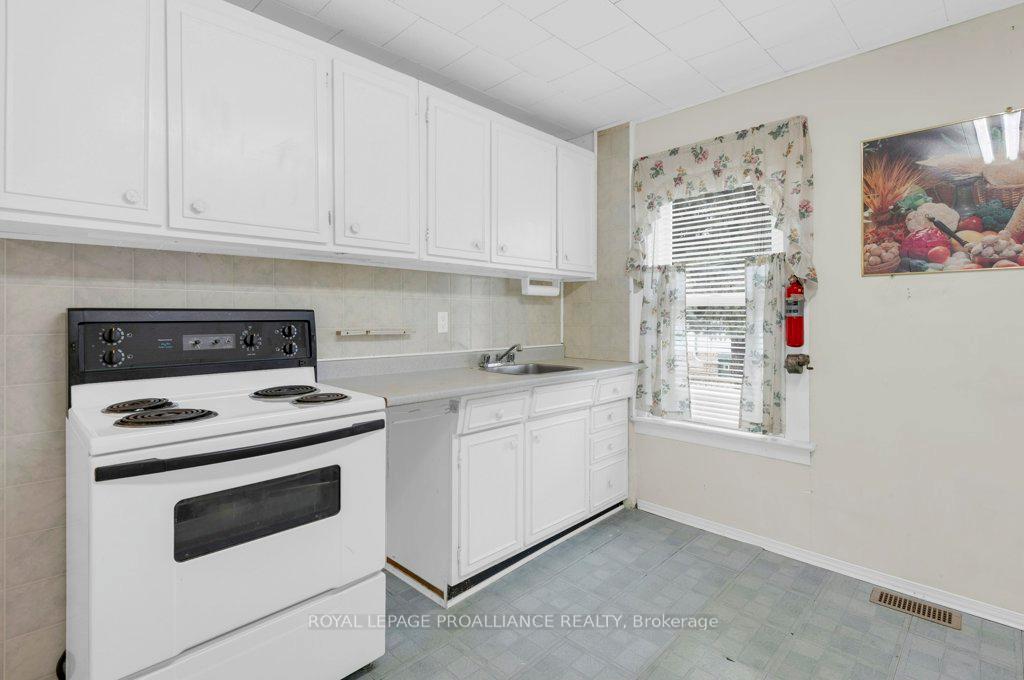 Photo 18 of 26 Burton Street, Belleville, Belleville Ward — HOMEH