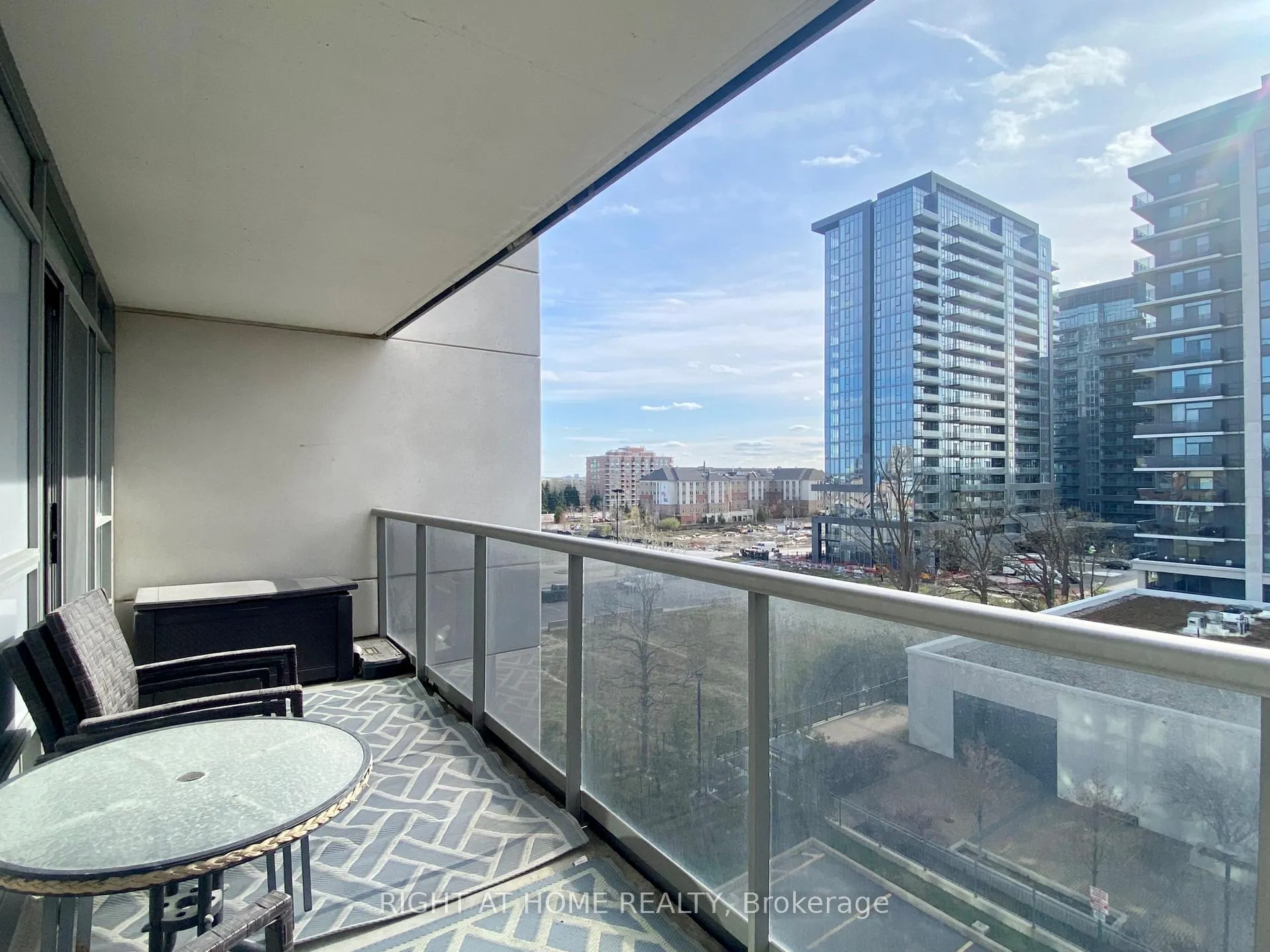 Photo 10 of Unit 408, 60 Disera Drive, Vaughan, Beverley Glen — HOMEH