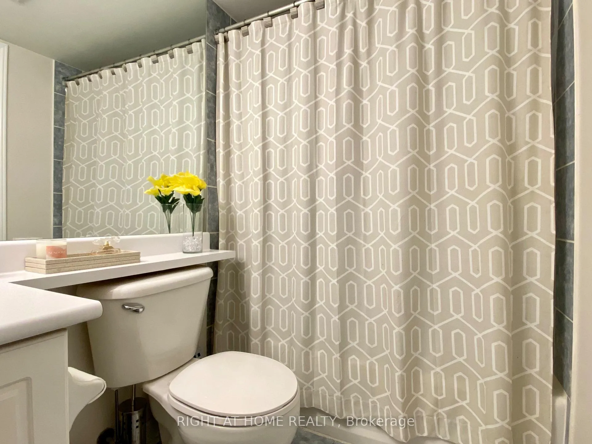 Photo 13 of Unit 408, 60 Disera Drive, Vaughan, Beverley Glen — HOMEH