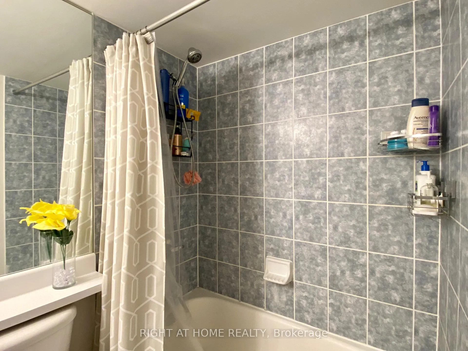 Photo 14 of Unit 408, 60 Disera Drive, Vaughan, Beverley Glen — HOMEH