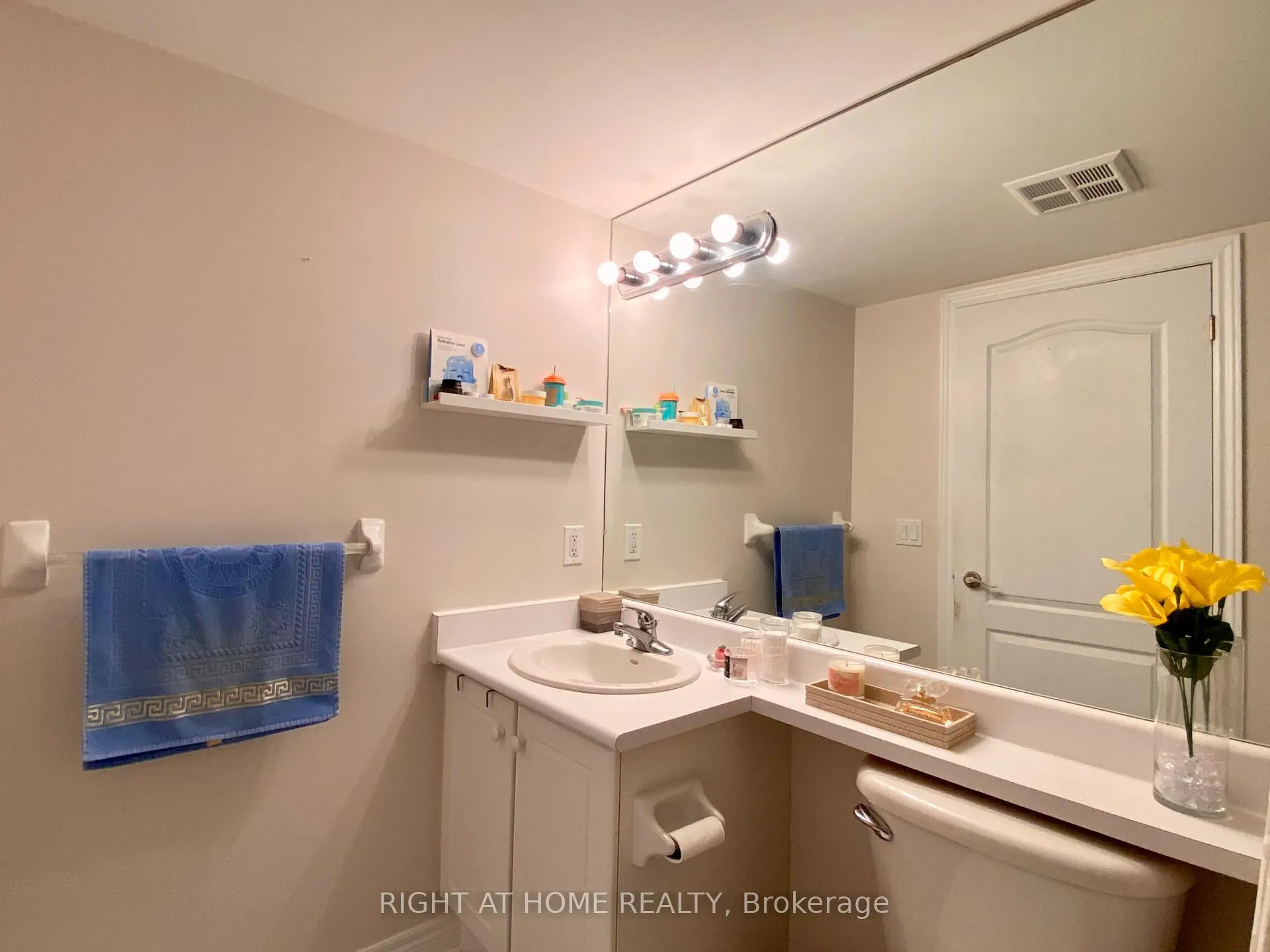 Photo 15 of Unit 408, 60 Disera Drive, Vaughan, Beverley Glen — HOMEH