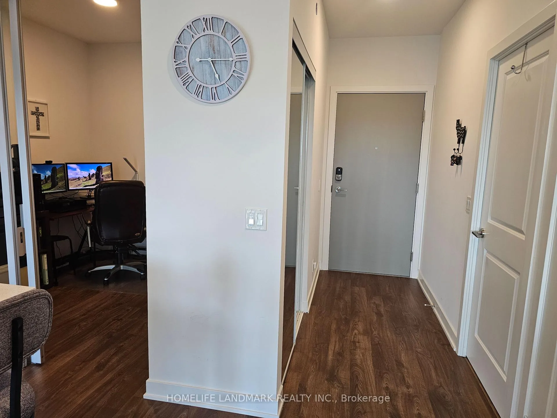 Photo 5 of Unit 414, 30 Upper Mall Way, Vaughan, Brownridge — HOMEH