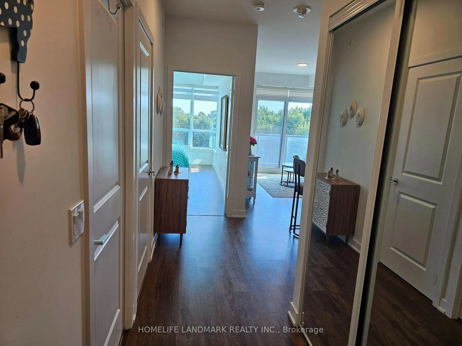 Photo 6 of Unit 414, 30 Upper Mall Way, Vaughan, Brownridge — HOMEH