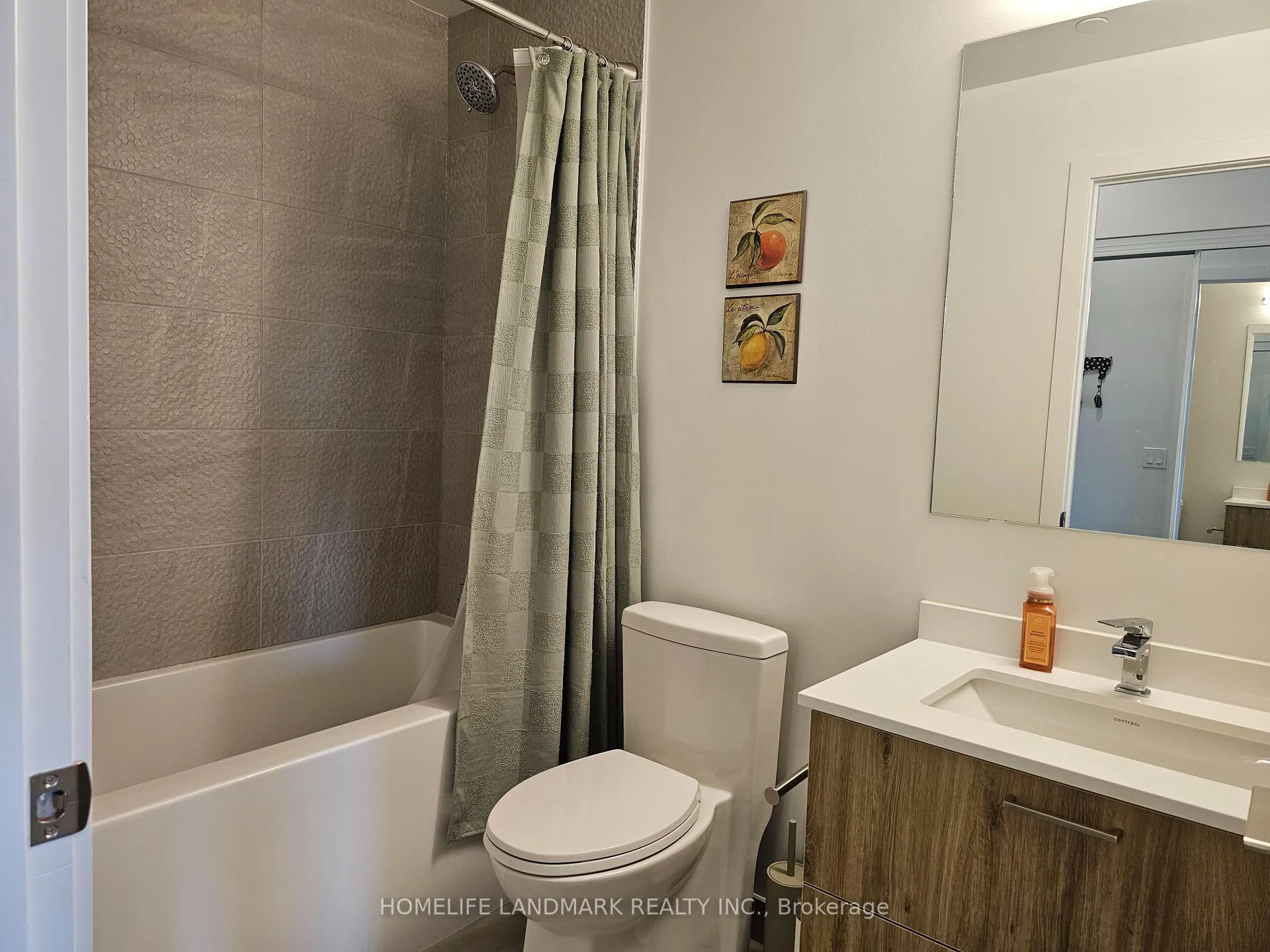 Photo 8 of Unit 414, 30 Upper Mall Way, Vaughan, Brownridge — HOMEH