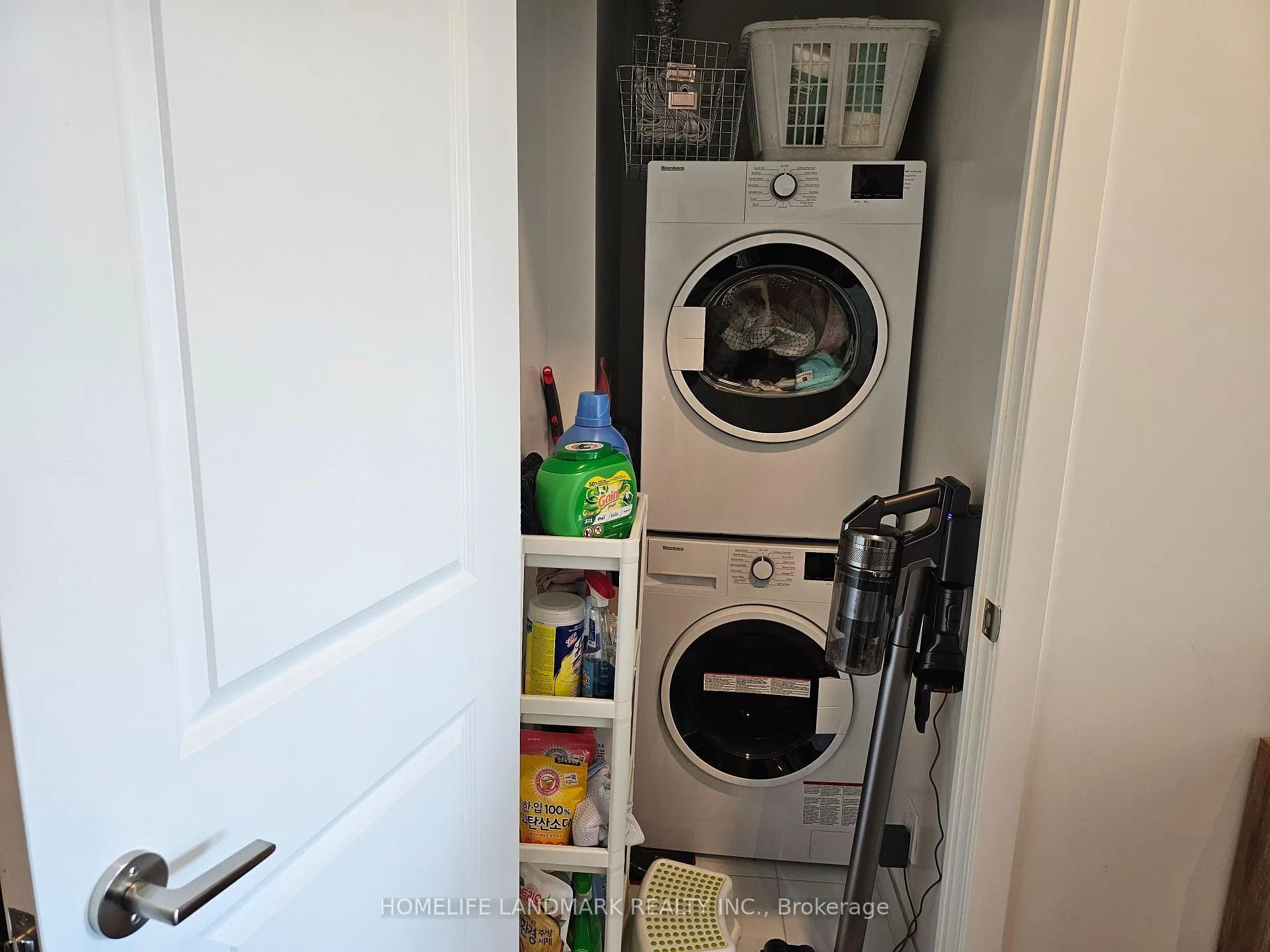 Photo 9 of Unit 414, 30 Upper Mall Way, Vaughan, Brownridge — HOMEH