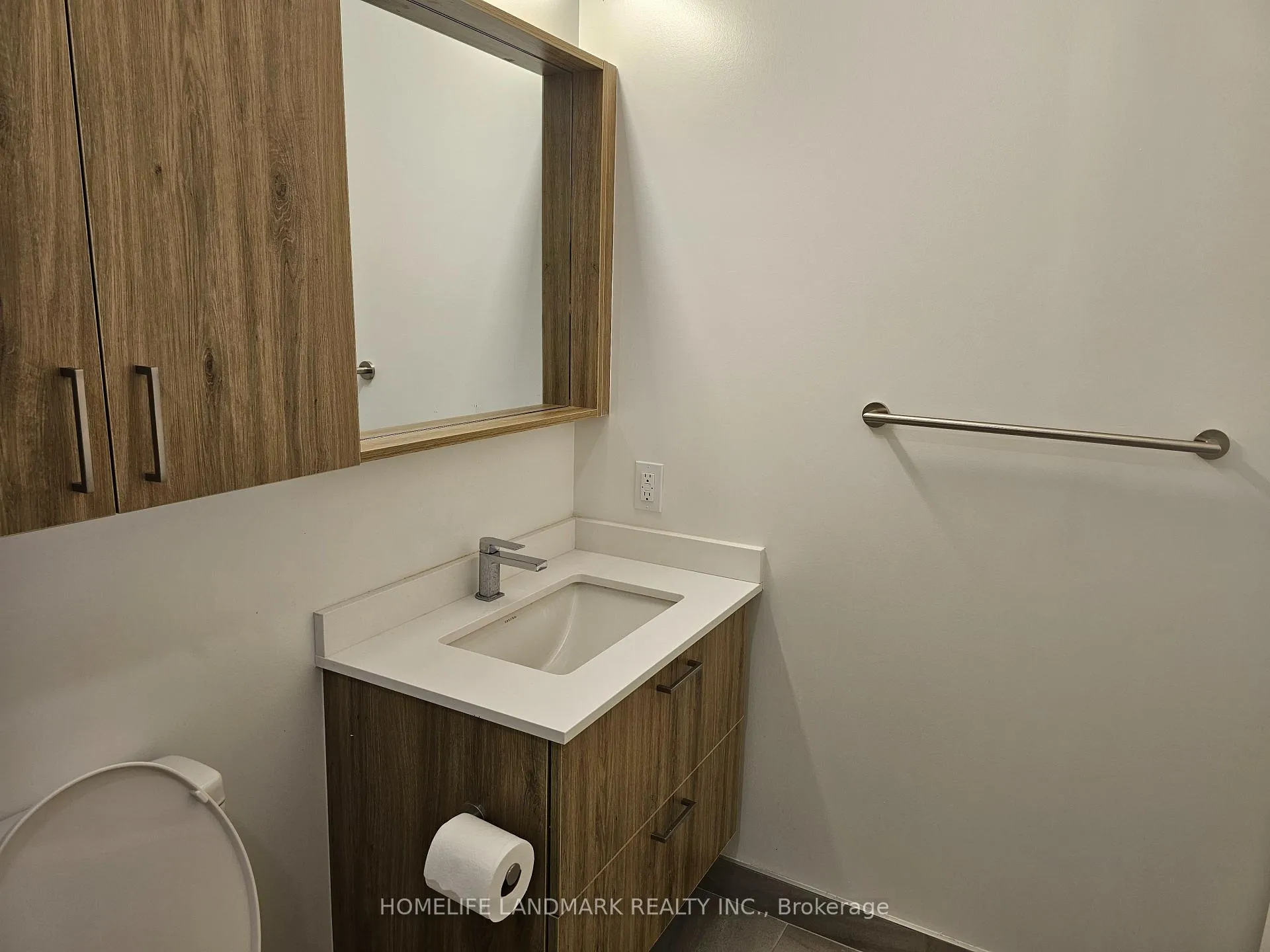 Photo 12 of Unit 414, 30 Upper Mall Way, Vaughan, Brownridge — HOMEH