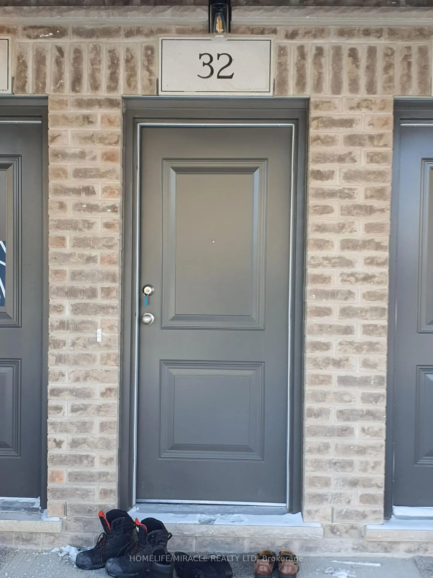 Photo 2 of 32 Lomond Lane, Kitchener, Huron Park — HOMEH