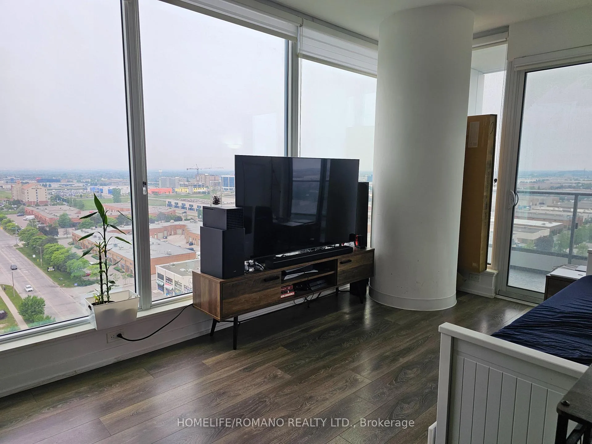Front of Unit 1610, 898 Portage Parkway