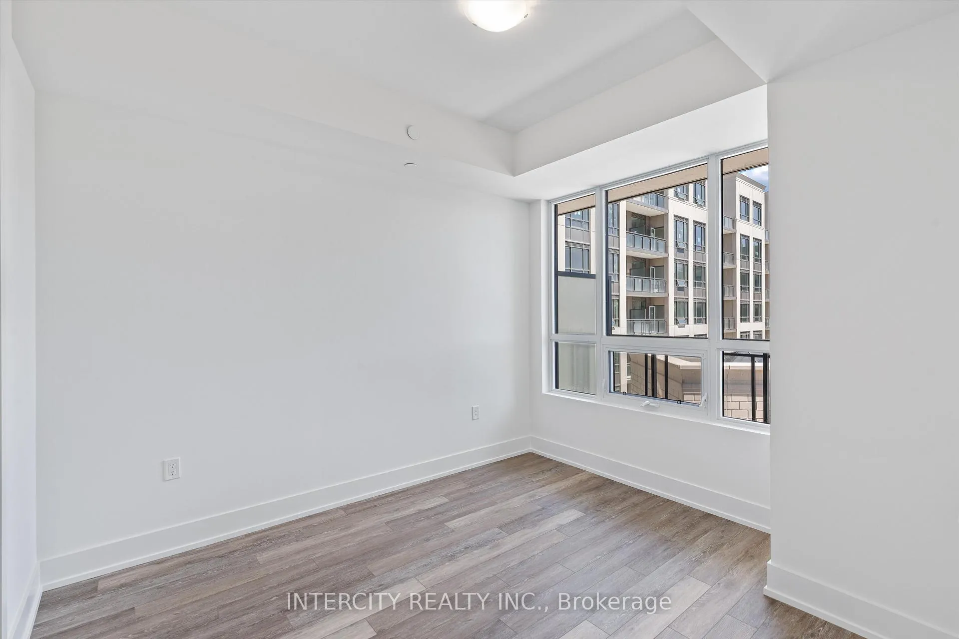 Photo 2 of Unit 314, 2075 King Road, King, King City — HOMEH