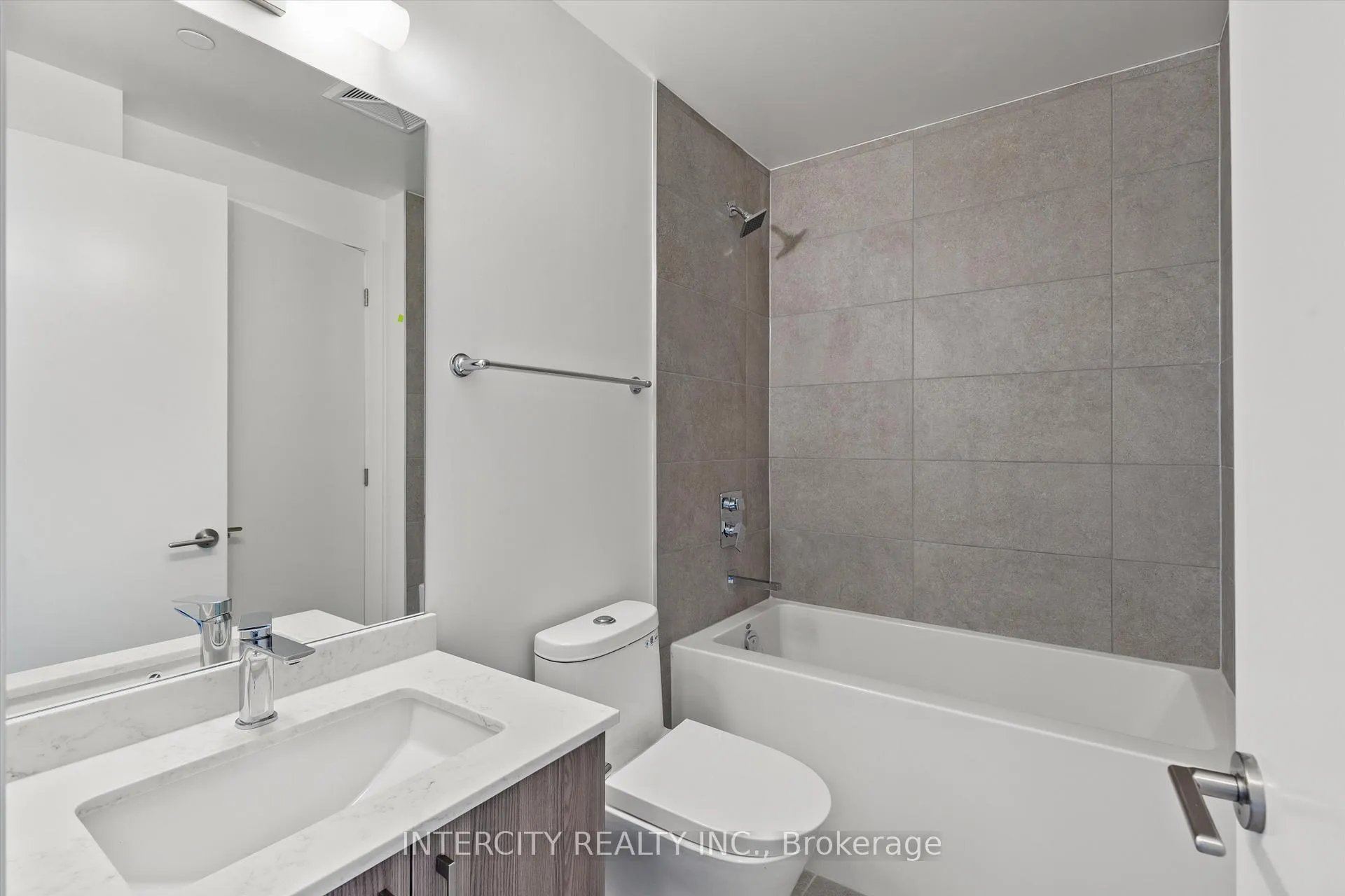 Photo 3 of Unit 314, 2075 King Road, King, King City — HOMEH