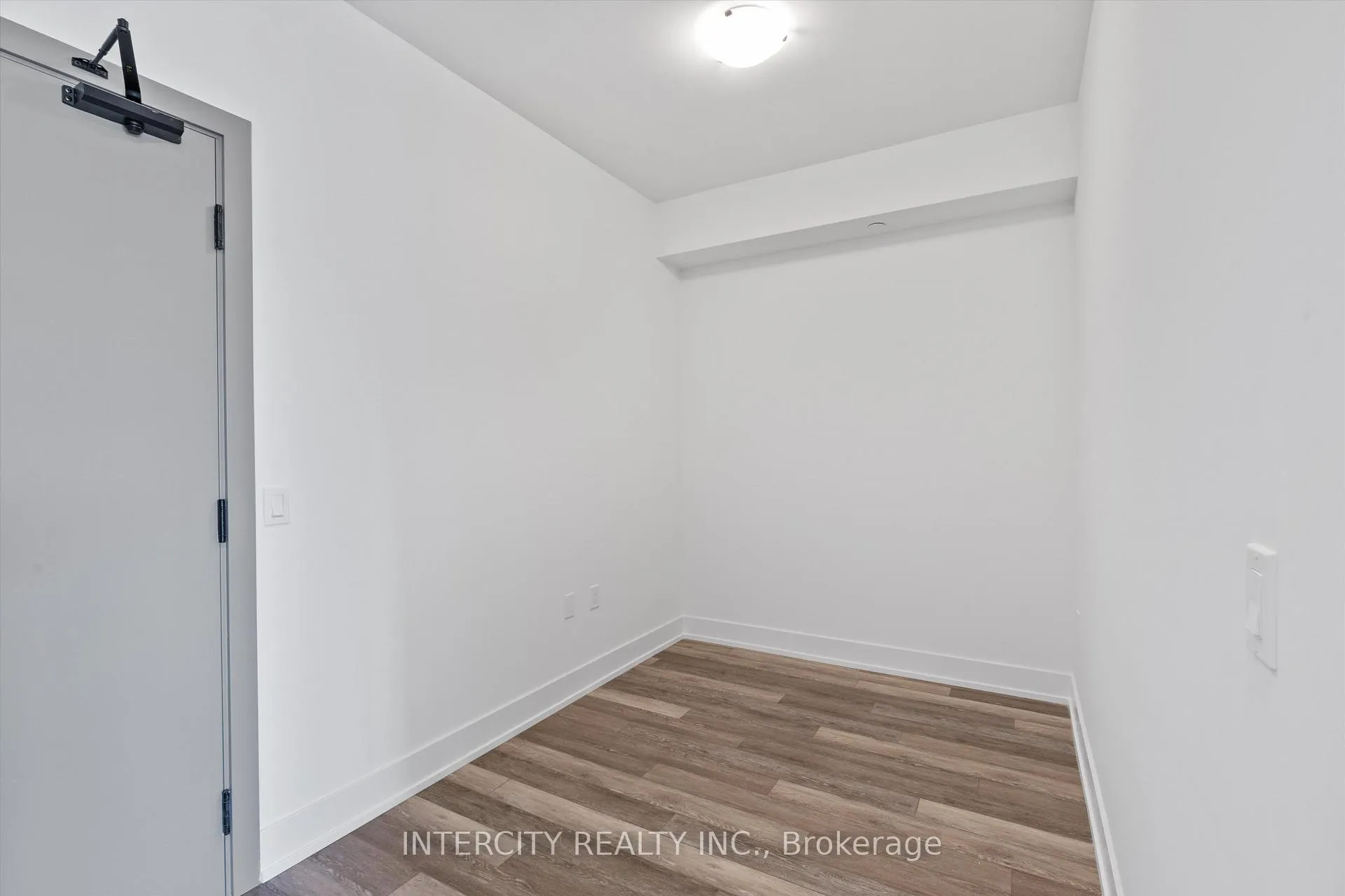 Photo 5 of Unit 314, 2075 King Road, King, King City — HOMEH