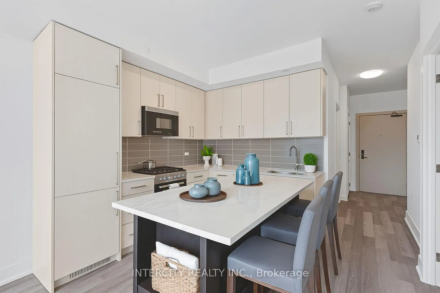 Photo 6 of Unit 314, 2075 King Road, King, King City — HOMEH