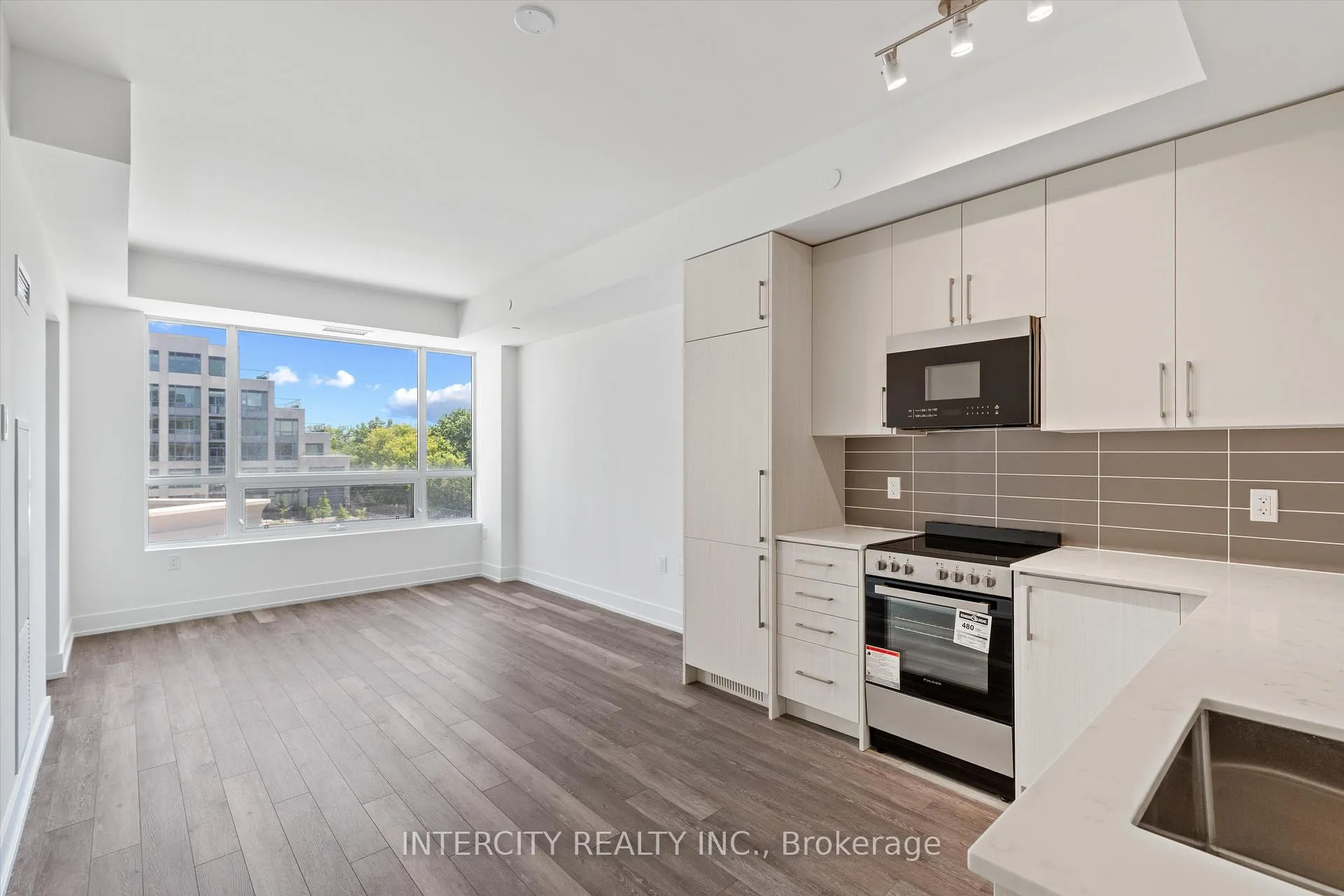 Photo 7 of Unit 314, 2075 King Road, King, King City — HOMEH