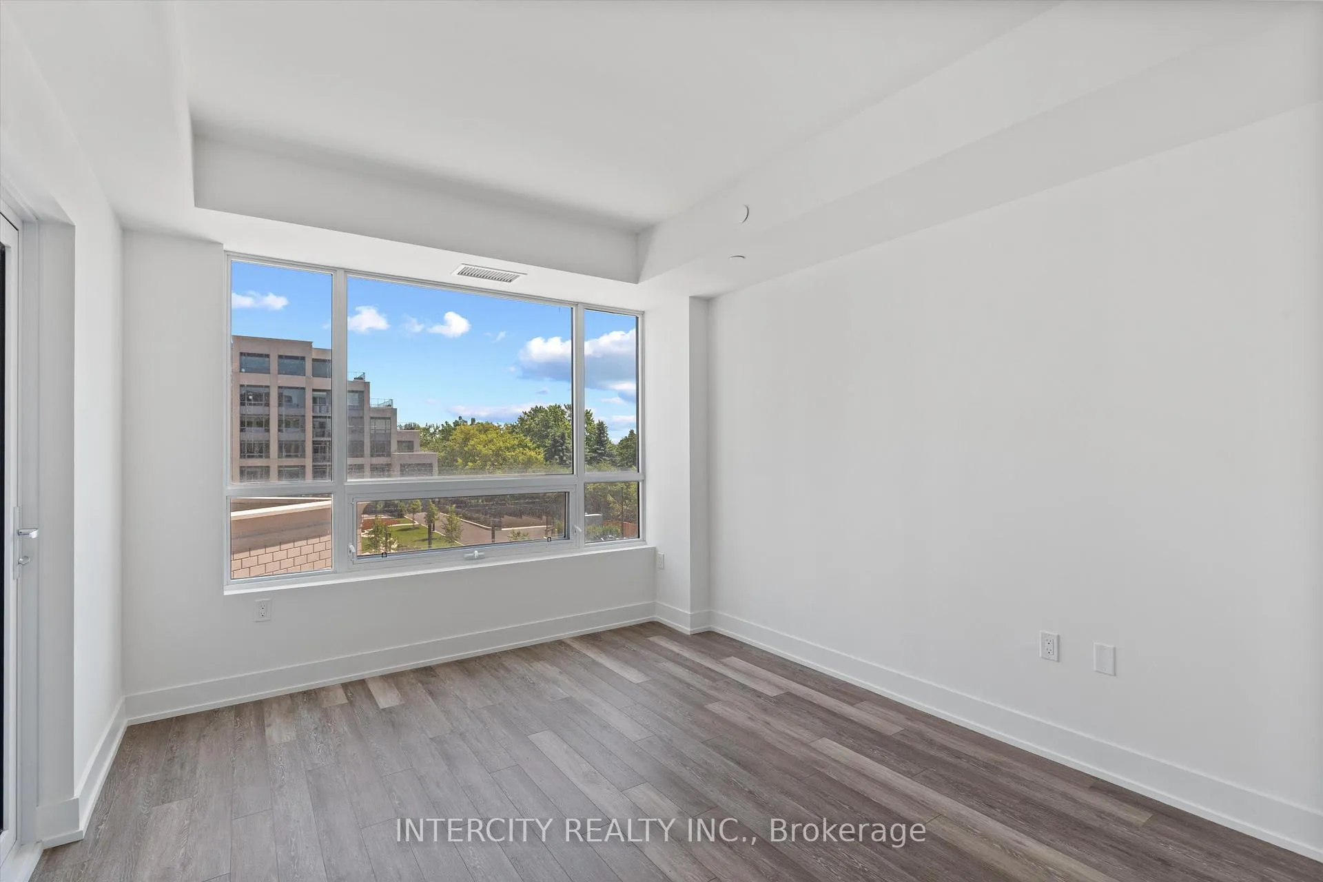 Photo 10 of Unit 314, 2075 King Road, King, King City — HOMEH