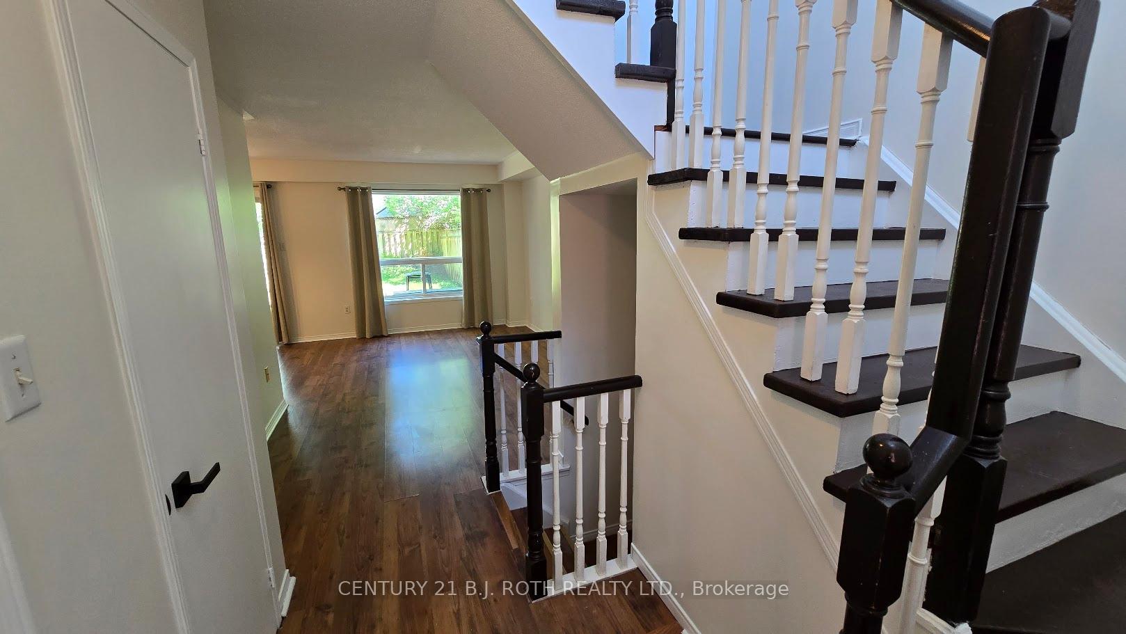 Photo 2 of 53 Pickett Crescent, Barrie, Painswick North — HOMEH