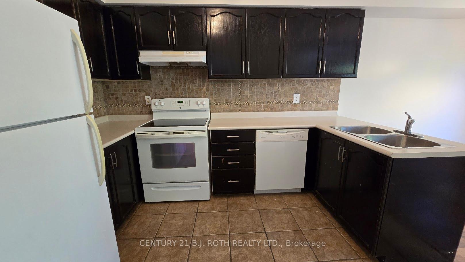 Photo 10 of 53 Pickett Crescent, Barrie, Painswick North — HOMEH