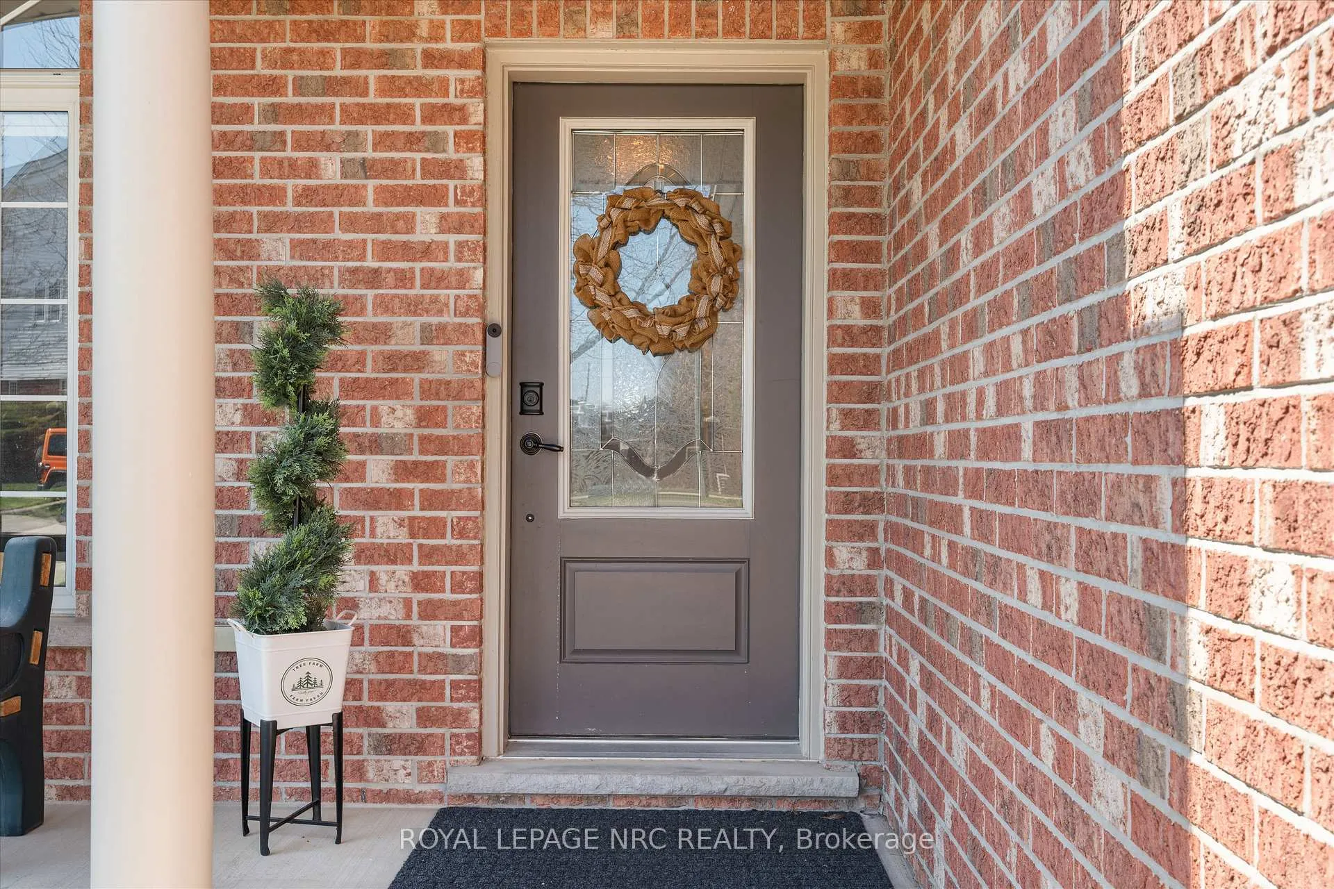 Photo 3 of 30 Briarwood Drive, St. Catharines, Rykert/Vansickle — HOMEH