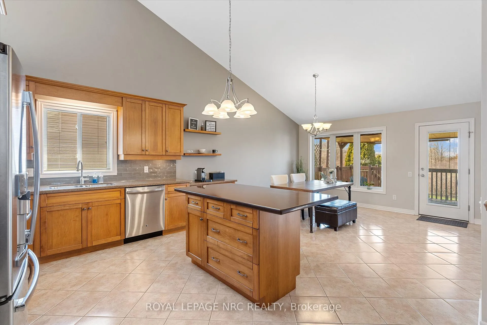 Photo 8 of 30 Briarwood Drive, St. Catharines, Rykert/Vansickle — HOMEH