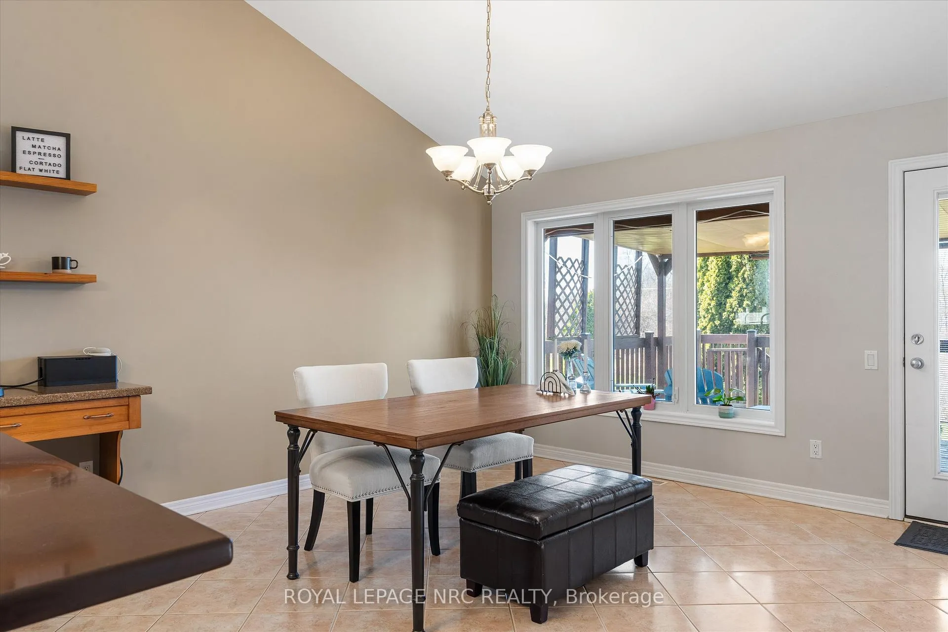 Photo 13 of 30 Briarwood Drive, St. Catharines, Rykert/Vansickle — HOMEH