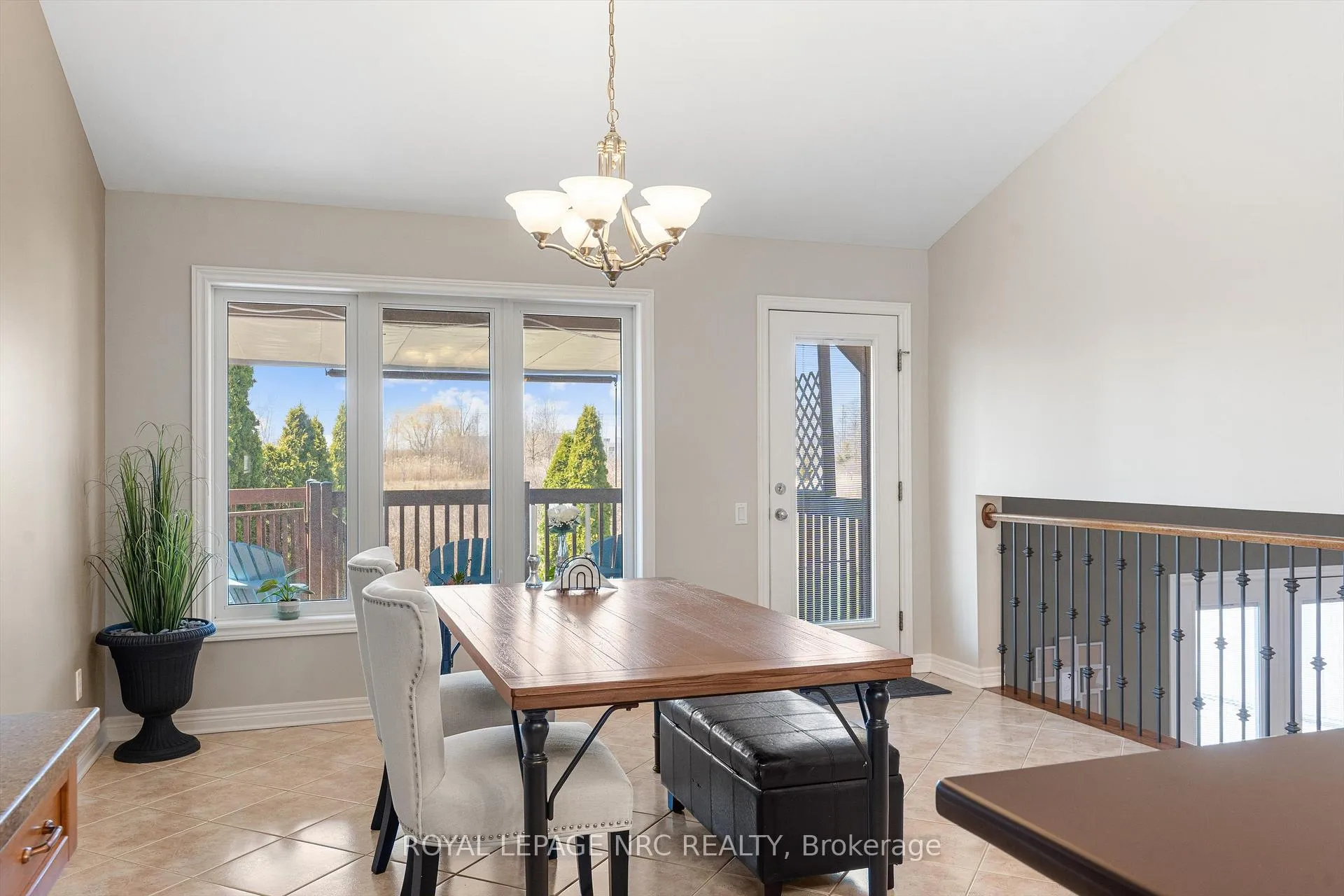 Photo 14 of 30 Briarwood Drive, St. Catharines, Rykert/Vansickle — HOMEH