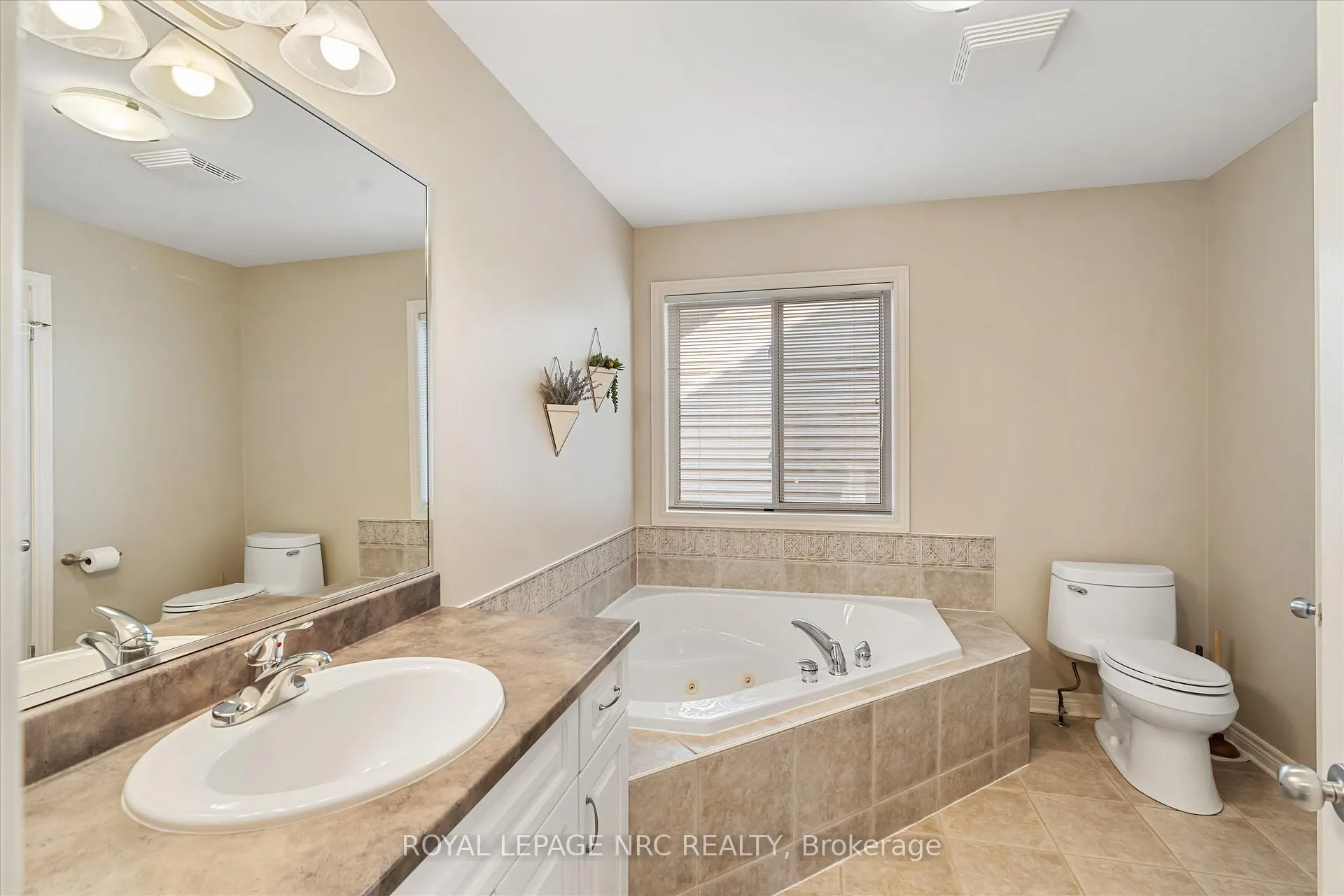 Photo 21 of 30 Briarwood Drive, St. Catharines, Rykert/Vansickle — HOMEH