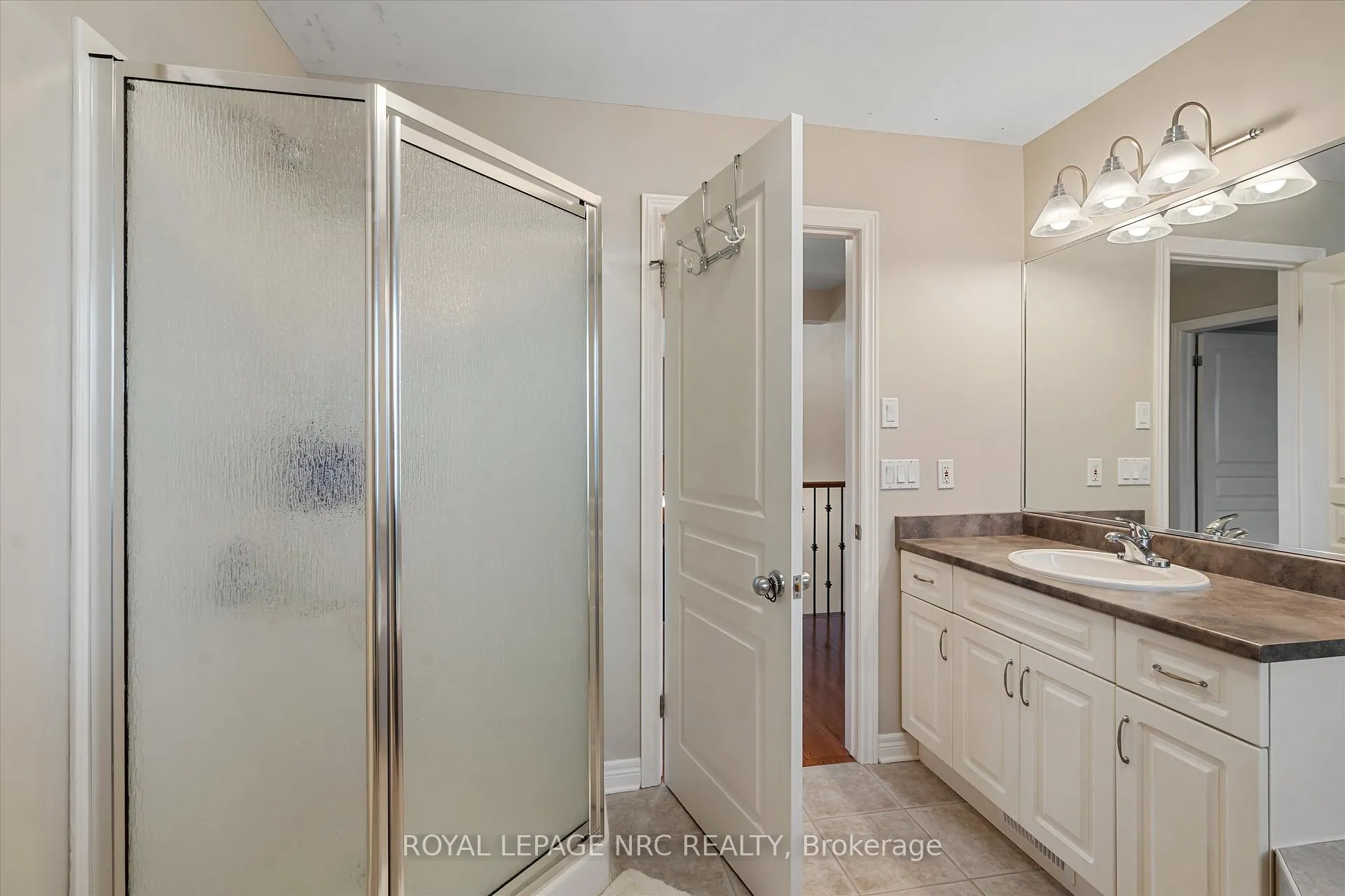 Photo 23 of 30 Briarwood Drive, St. Catharines, Rykert/Vansickle — HOMEH